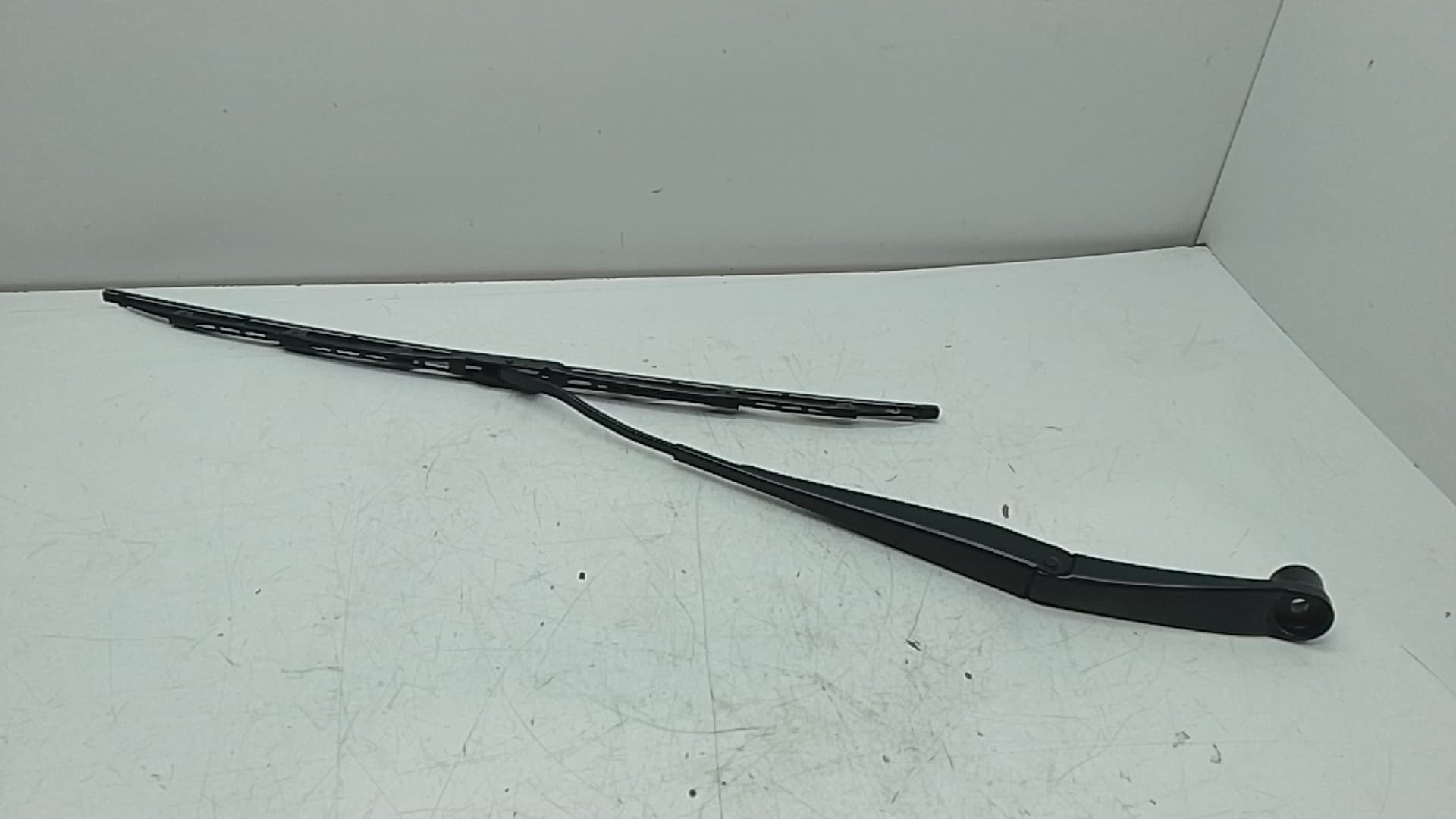 Brazo limpia delantero izquierdo HYUNDAI I10 (AC3)