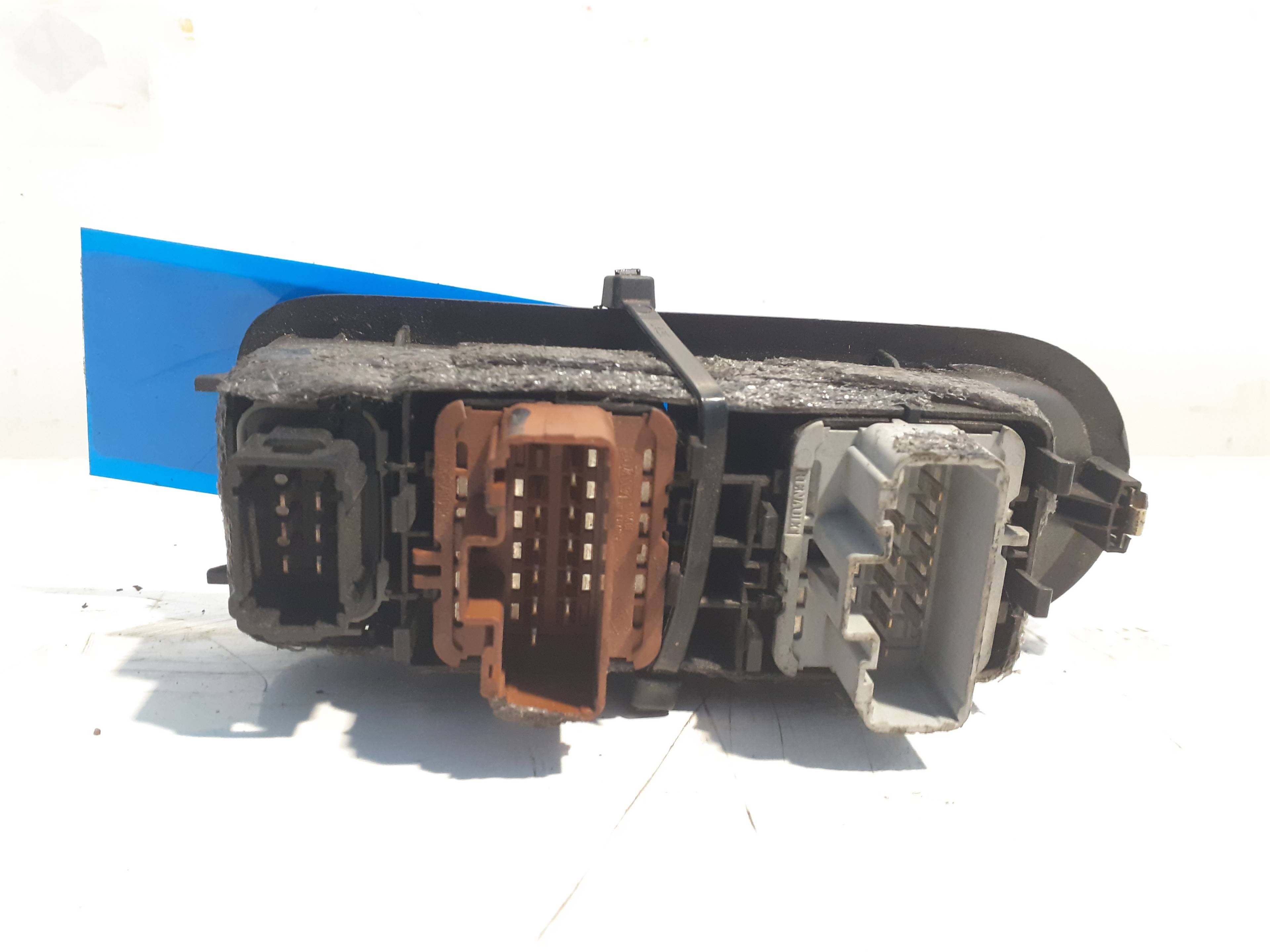 Mando elevalunas delantero derecho RENAULT MEGANE II FAMILIAR 3