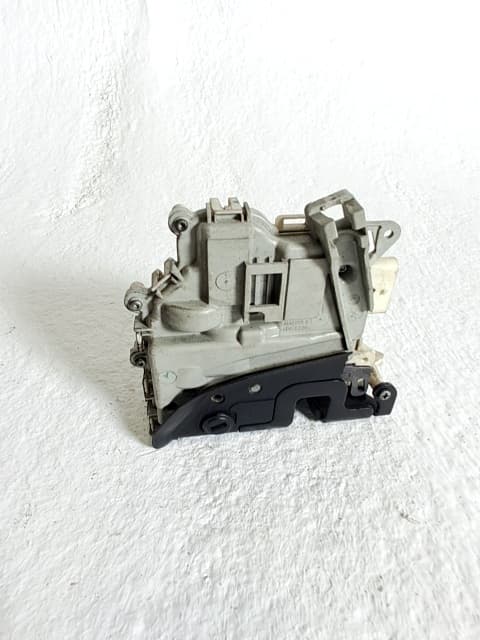 Cerradura puerta trasera izquierda SEAT ALTEA XL (5P5, 5P8) 3