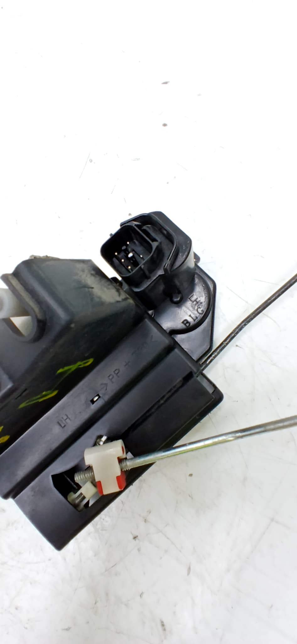Cerradura puerta delantera izquierda SSANGYONG ACTYON 2