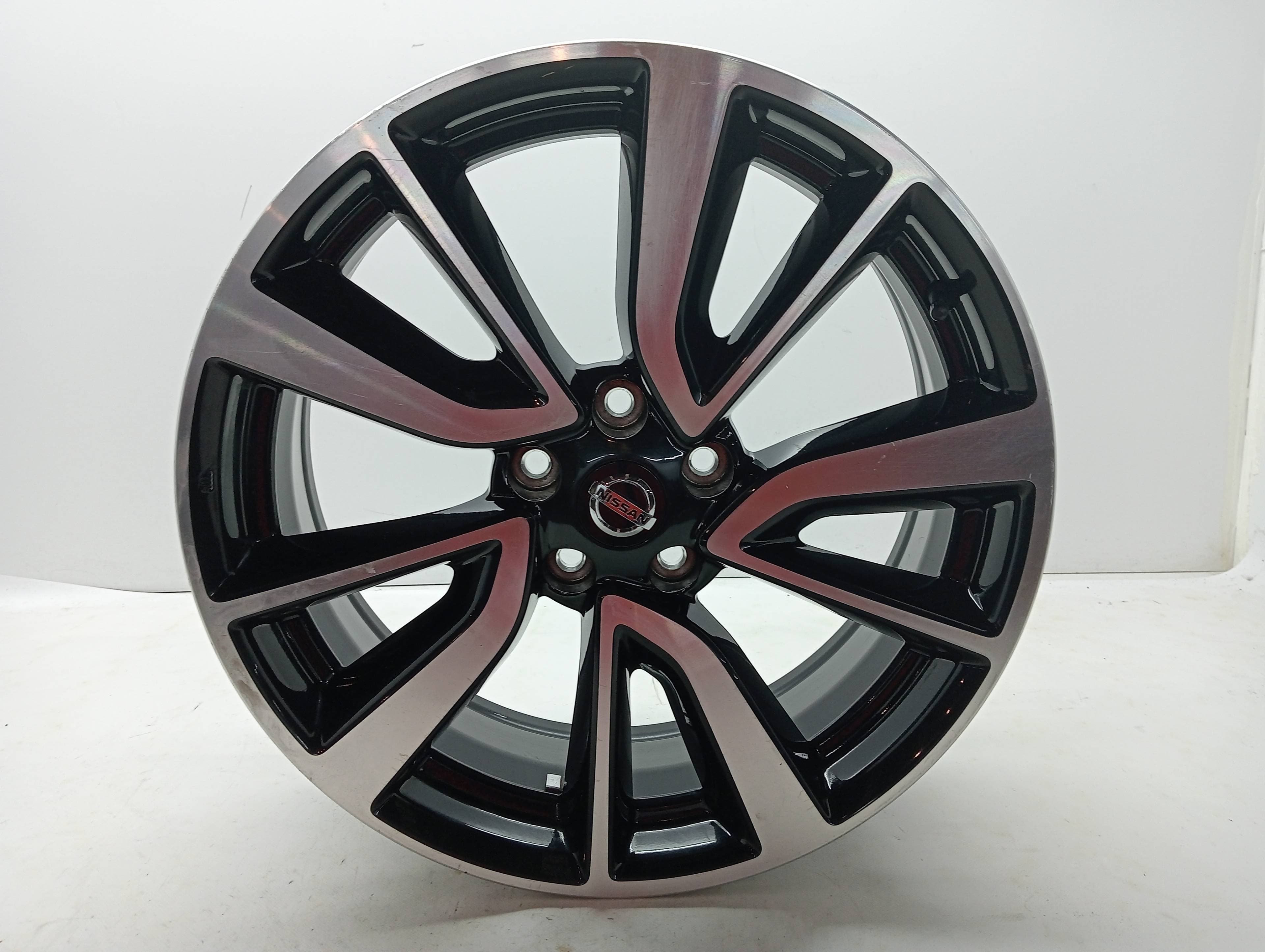 Llanta NISSAN JUKE (F15)