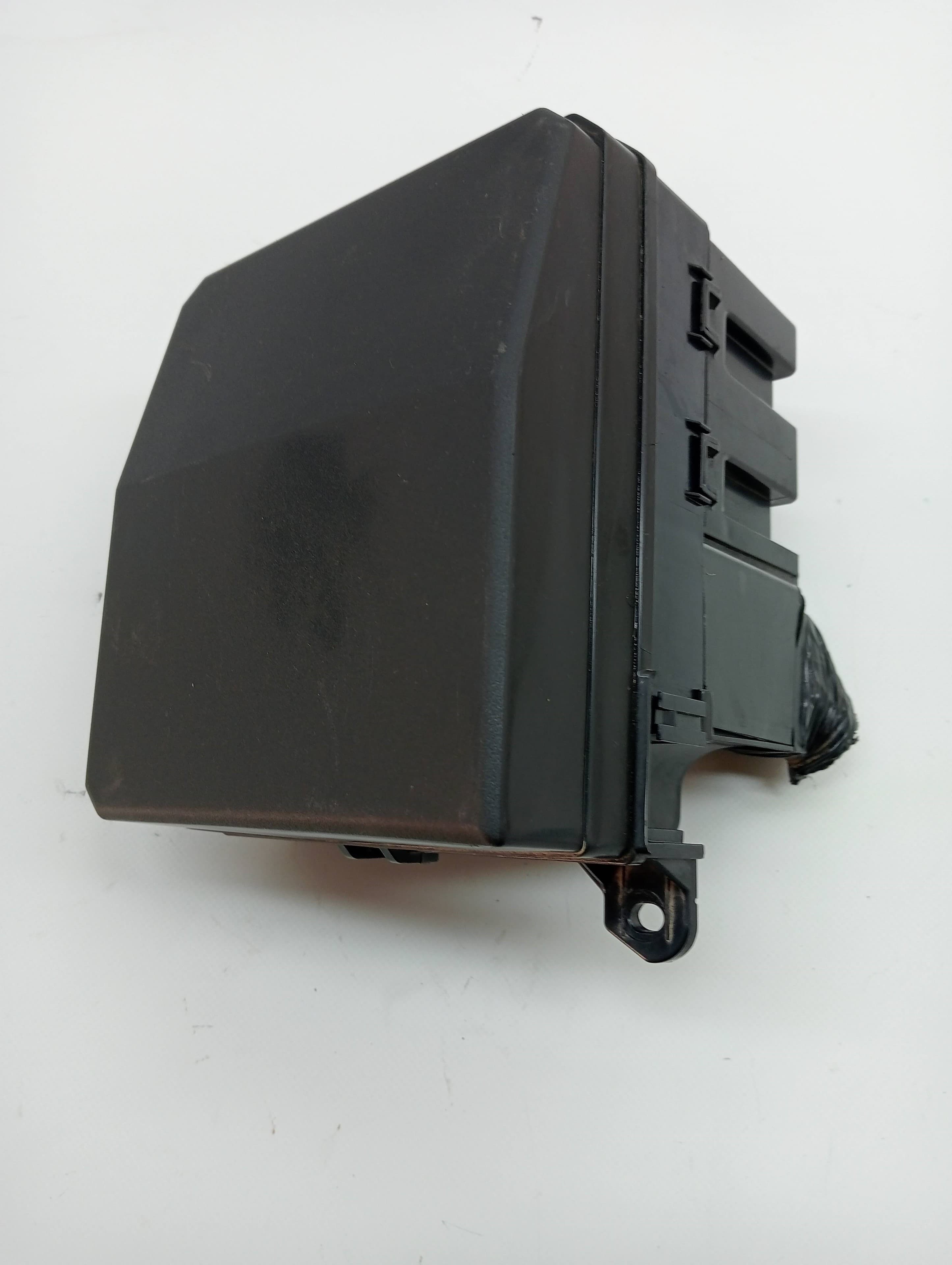 Caja reles / fusibles MITSUBISHI ASX (GA0W) 3