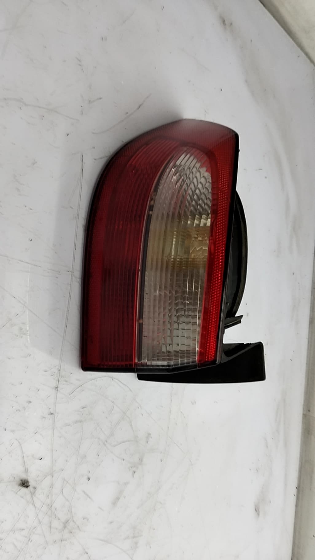 Piloto trasero izquierdo RENAULT LAGUNA (B56)