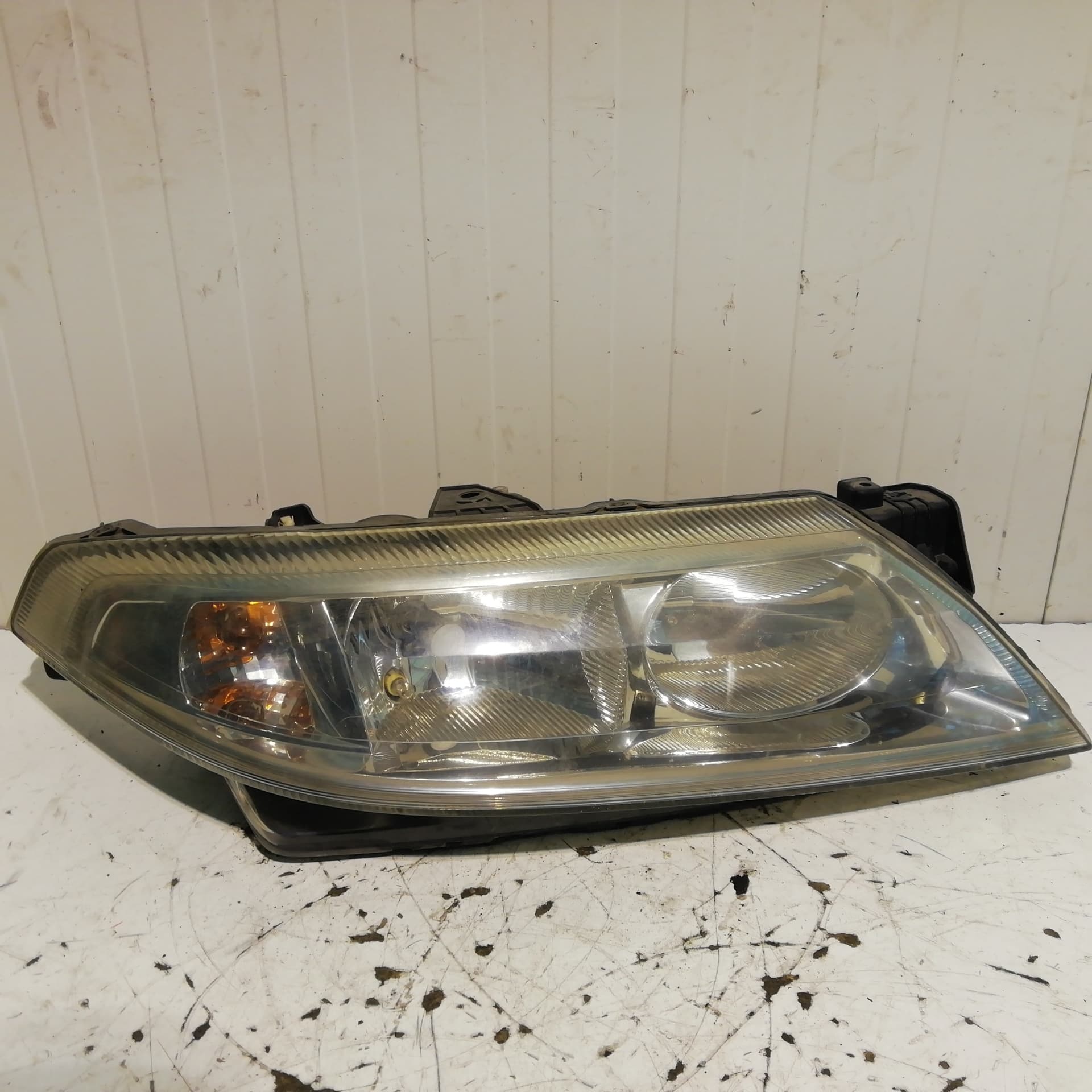Faro derecho RENAULT LAGUNA II GRANDTOUR (KG0)