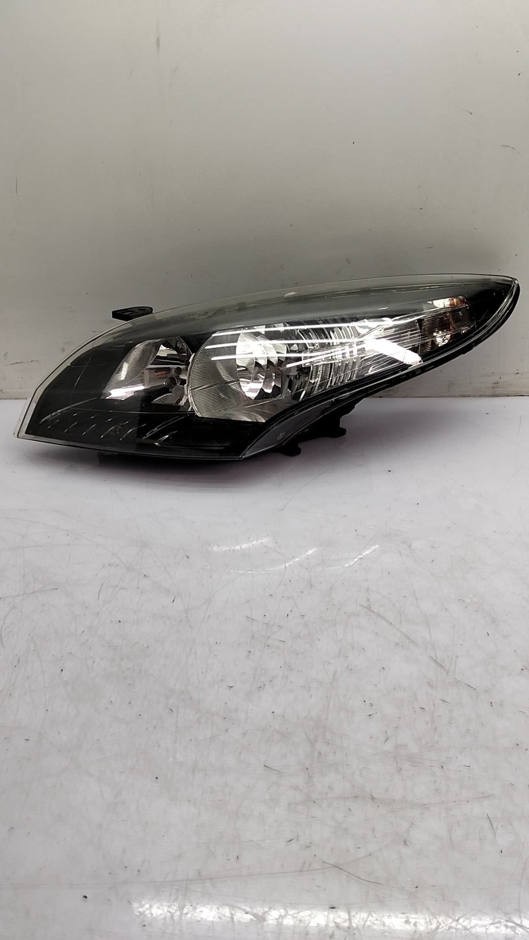 Faro izquierdo RENAULT MEGANE III HATCHBACK (BZ0/1_, B3_)