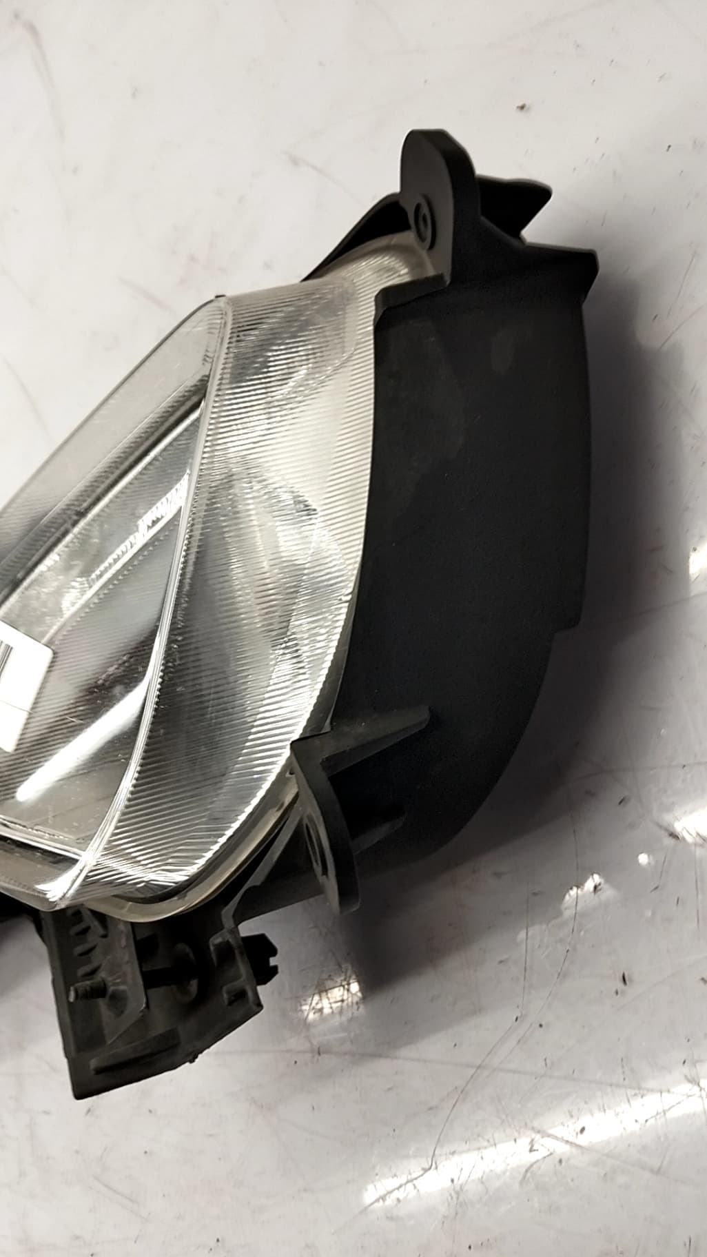 Faro antiniebla izquierdo KIA SPORTAGE III (SL) 5