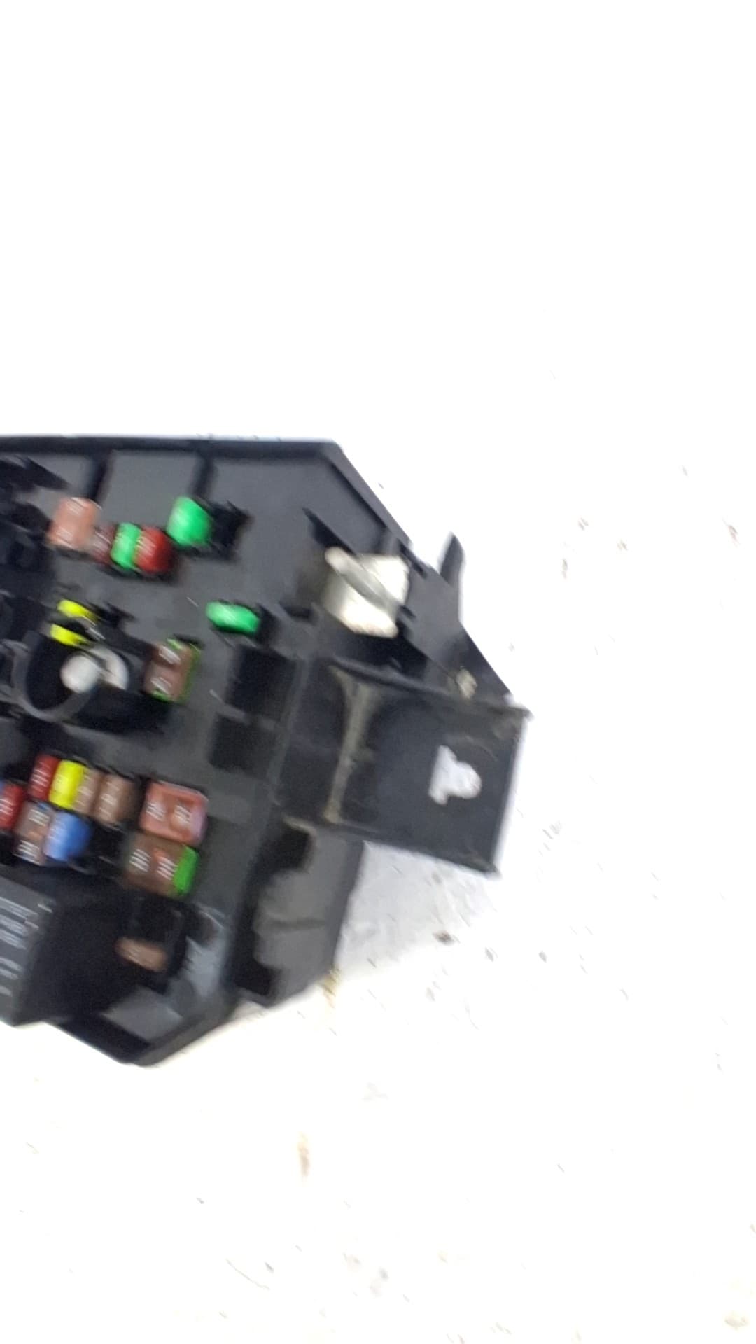 Caja reles / fusibles OPEL CORSA E 3