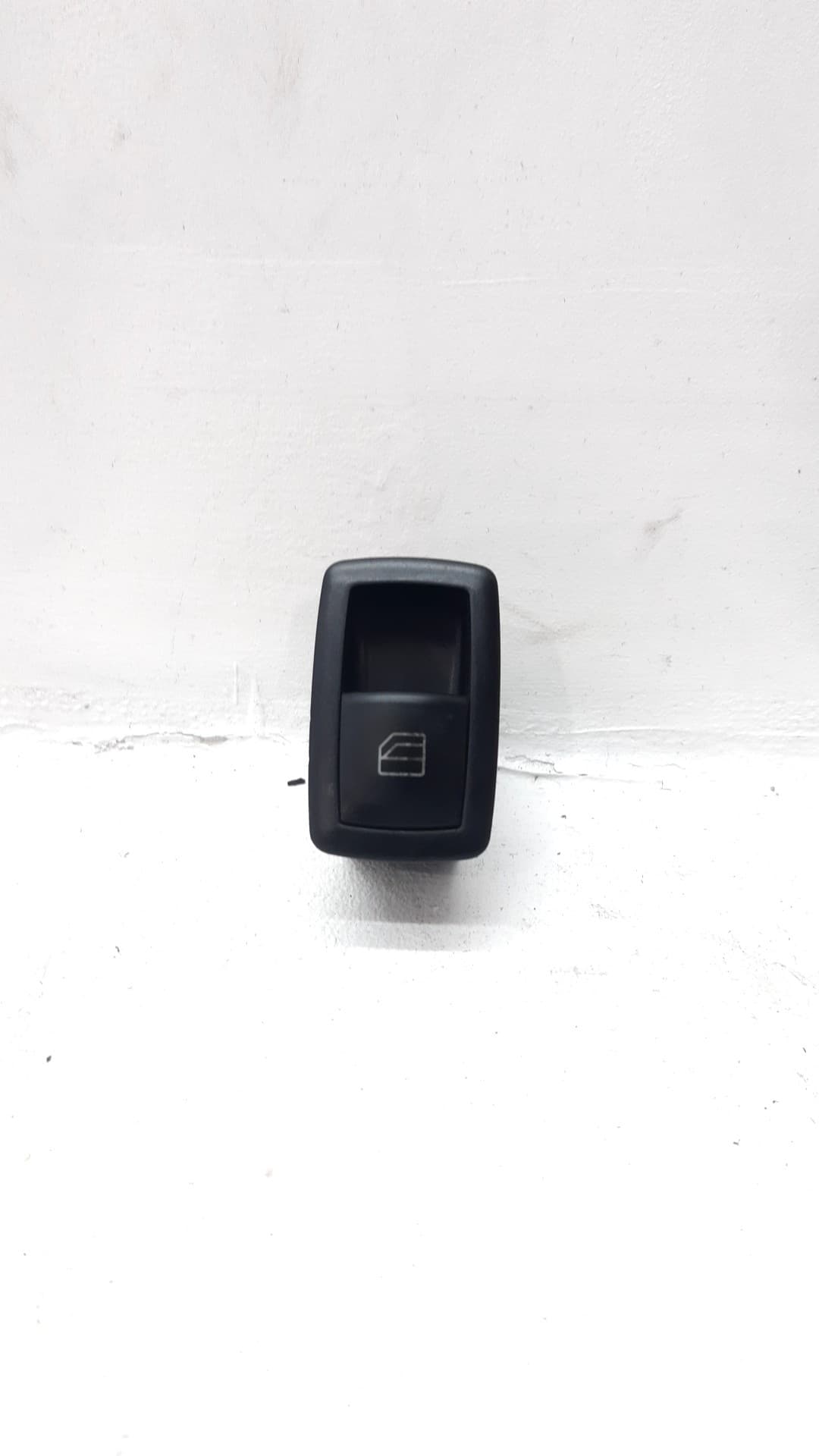 Mando elevalunas delantero derecho MERCEDES-BENZ CLASE B (W245)