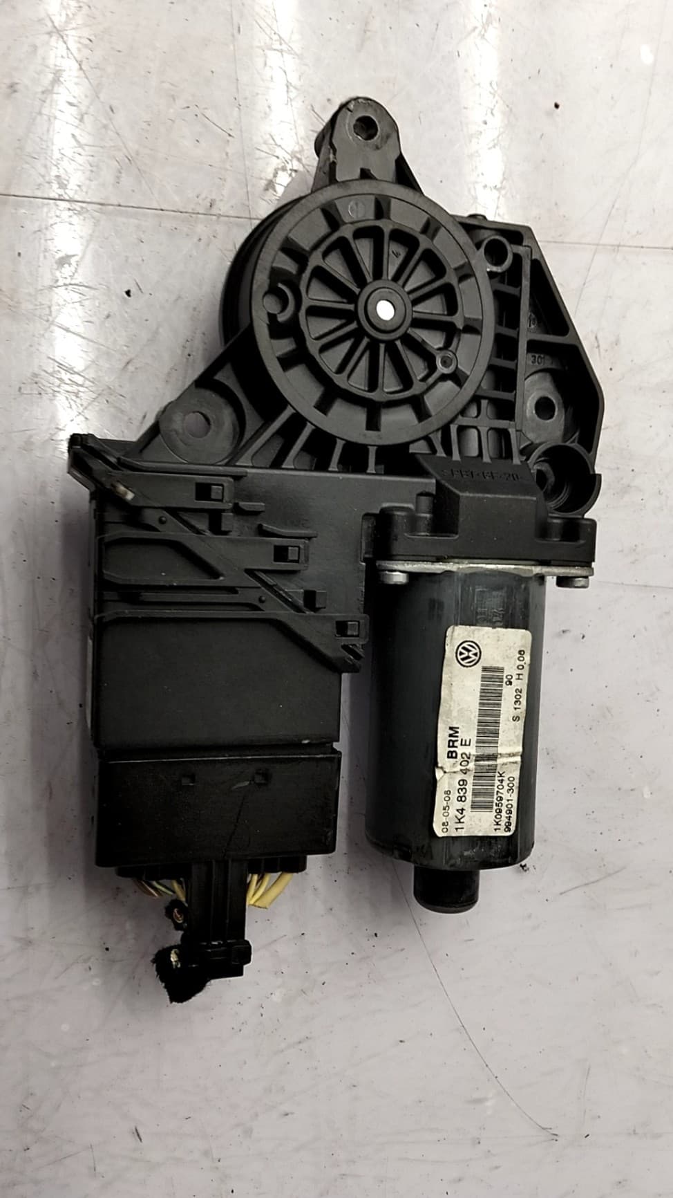 Motor elevalunas trasero derecho VOLKSWAGEN GOLF V BERLINA (1K1) 2