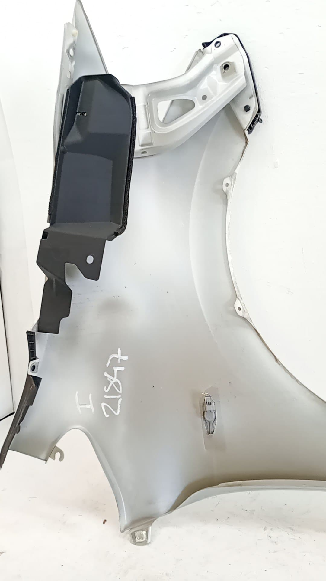 Aleta delantera izquierda TOYOTA AURIS 3