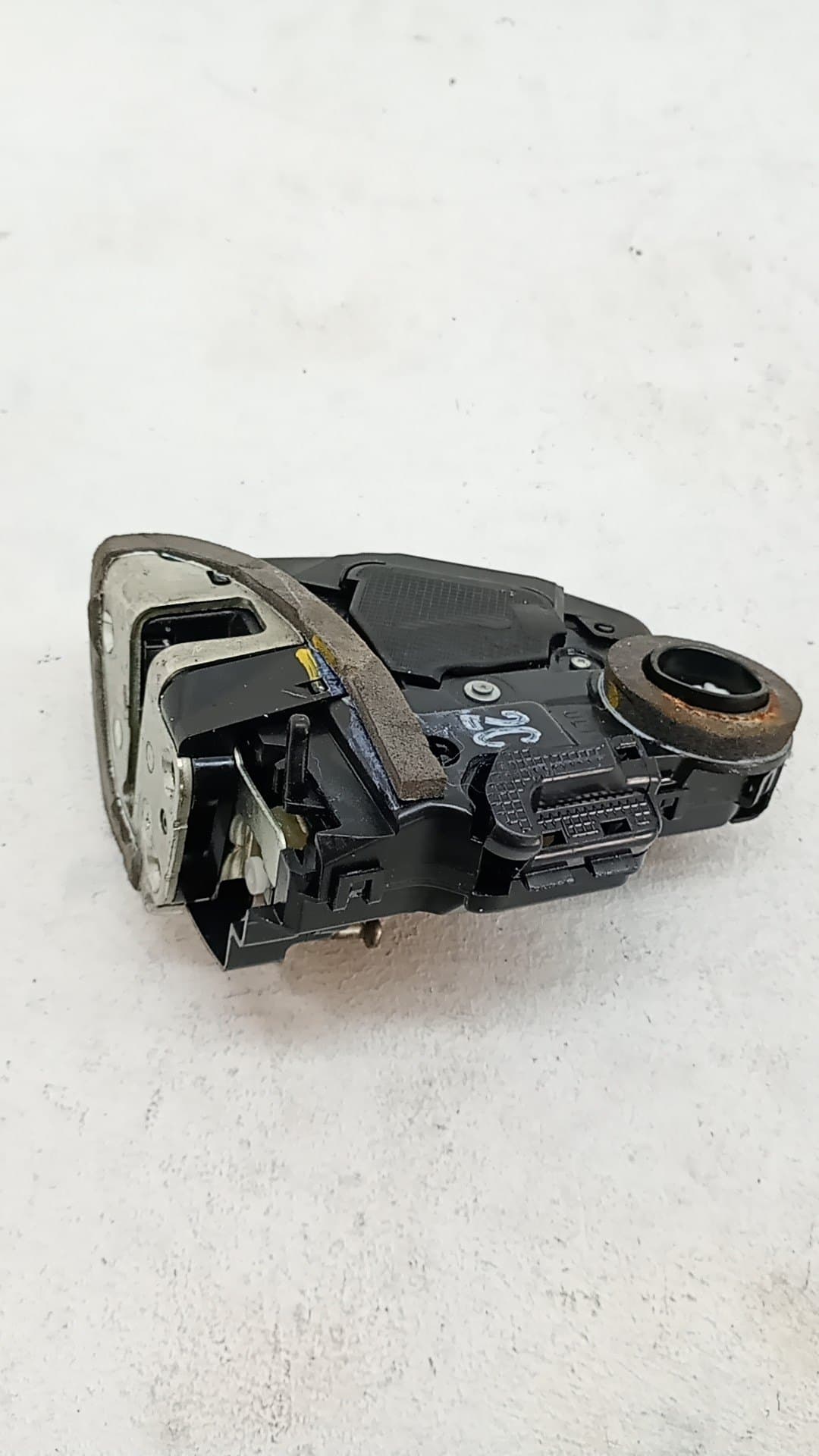 Cerradura puerta trasera izquierda TOYOTA AURIS