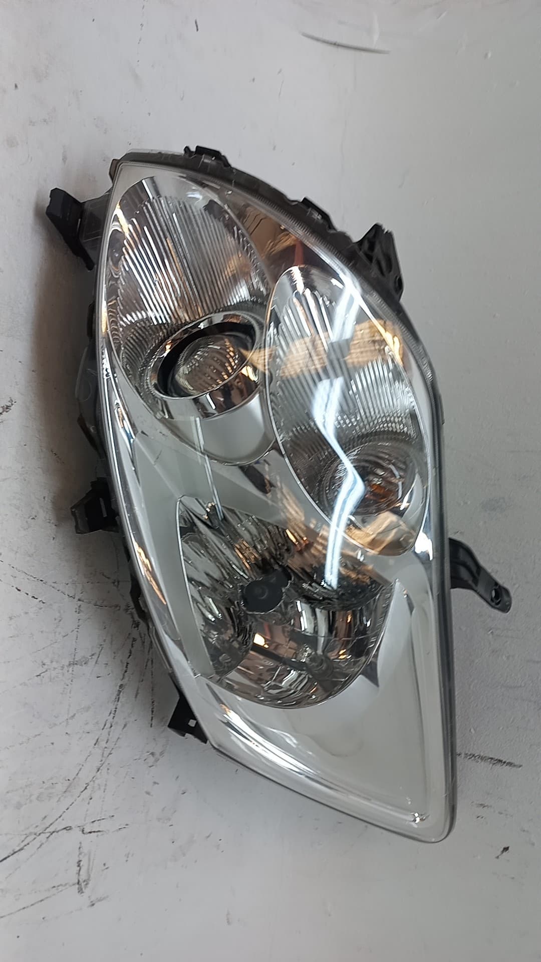 Faro izquierdo TOYOTA AURIS