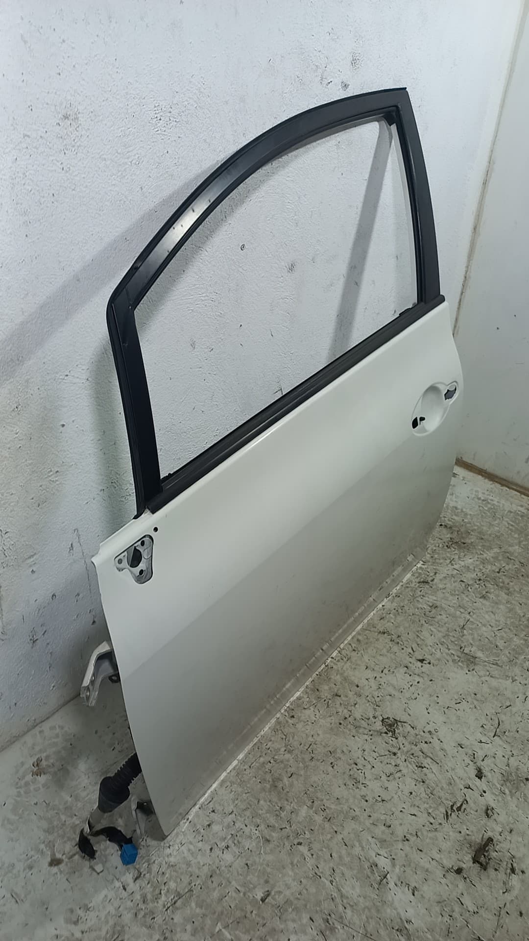 Puerta delantera izquierda TOYOTA AURIS 3