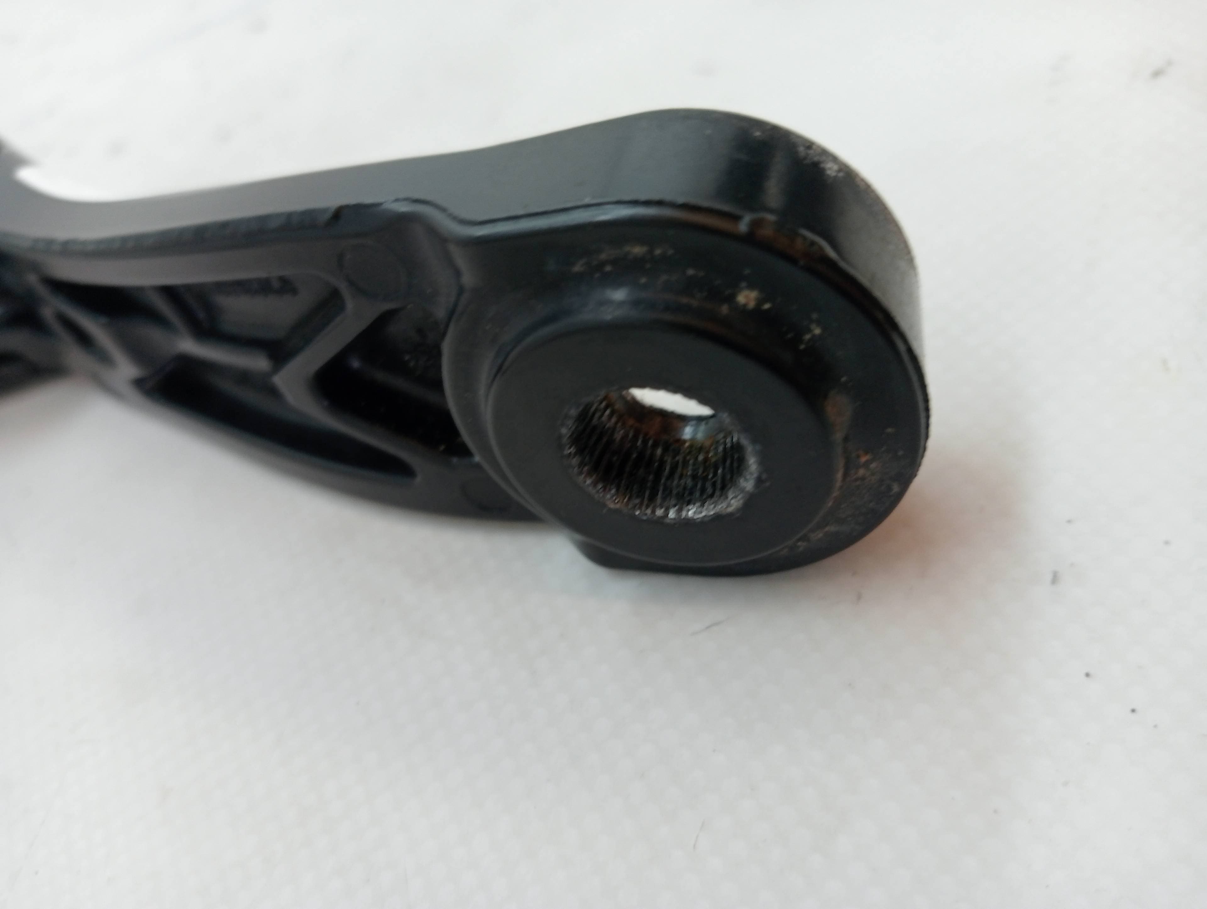 Brazo limpia delantero izquierdo PEUGEOT 308 3