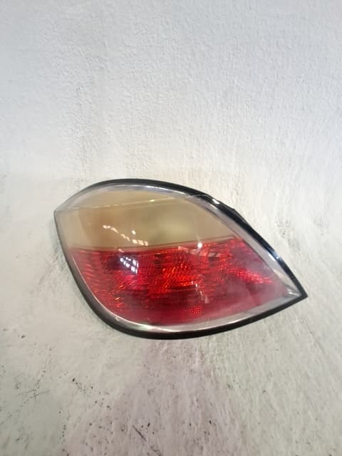 Piloto trasero izquierdo OPEL ASTRA H BER.