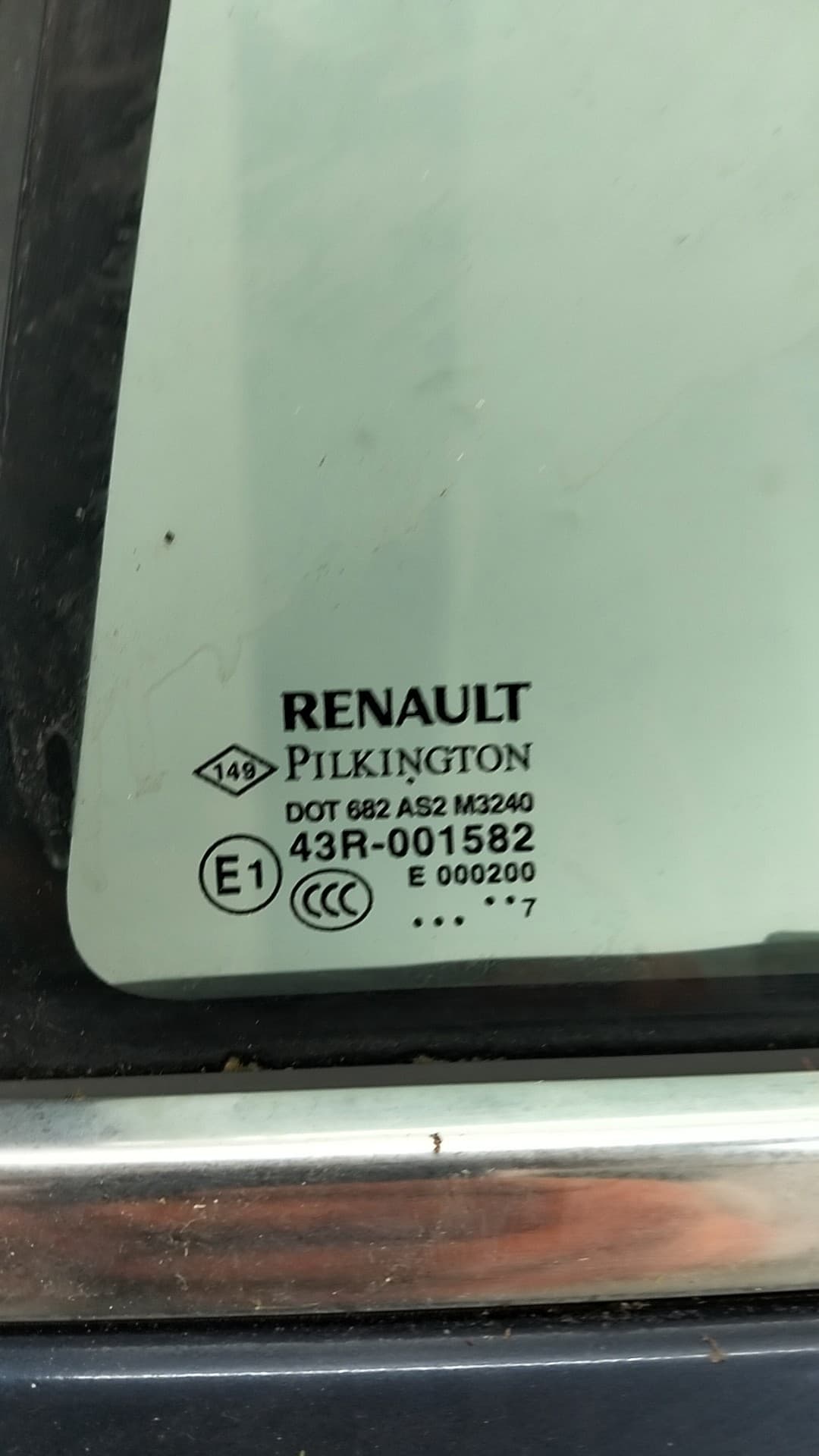 Puerta trasera izquierda RENAULT LAGUNA III 4