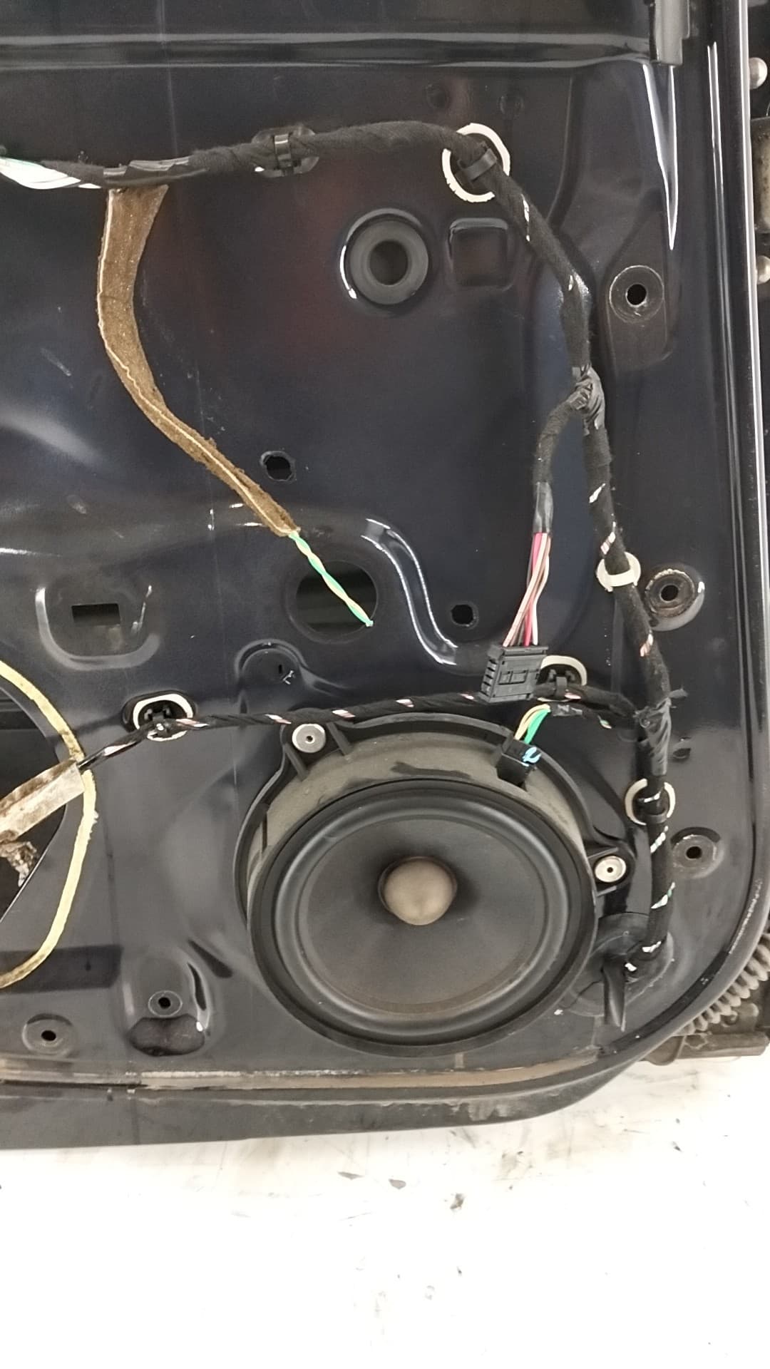 Puerta trasera izquierda RENAULT LAGUNA III 2