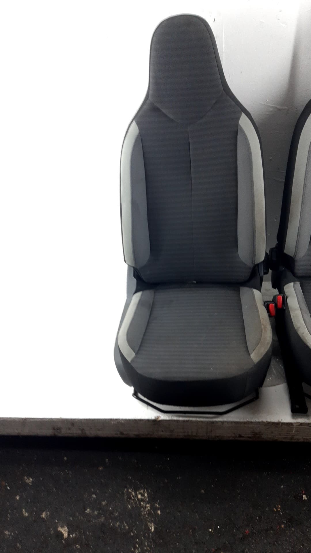 Recambio TOYOTA AYGO ref. 71610YV020 3