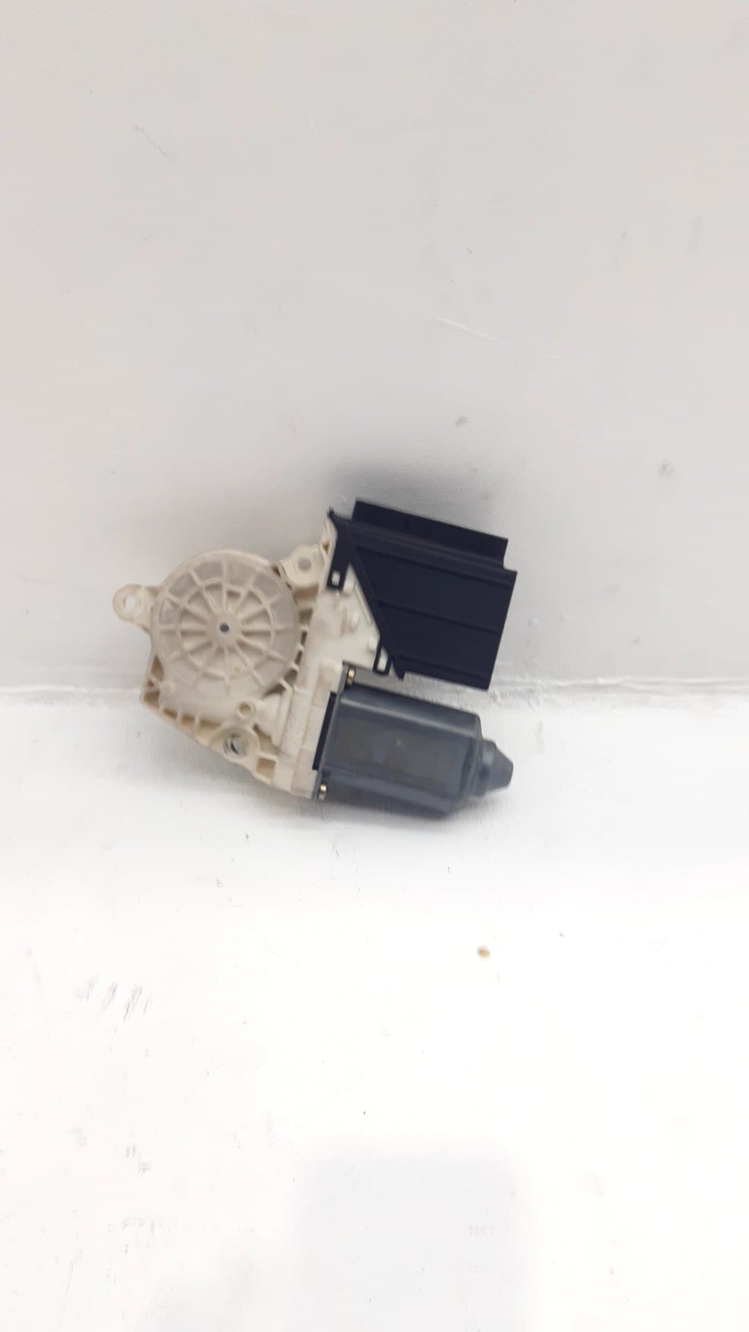 Motor elevalunas delantero derecho SEAT IBIZA (6L1)