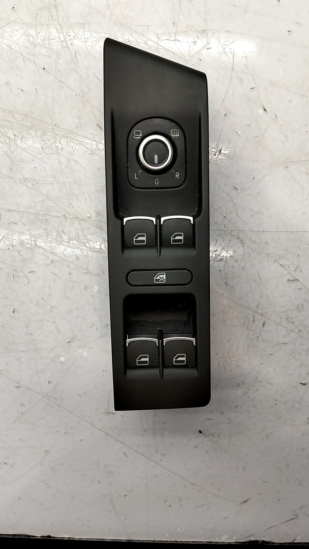 Mando elevalunas delantero izquierdo VOLKSWAGEN PASSAT BERLINA (3B3)