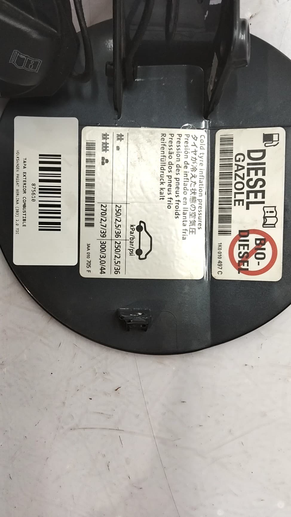 Tapa exterior combustible VOLKSWAGEN PASSAT BERLINA (3B3) 2