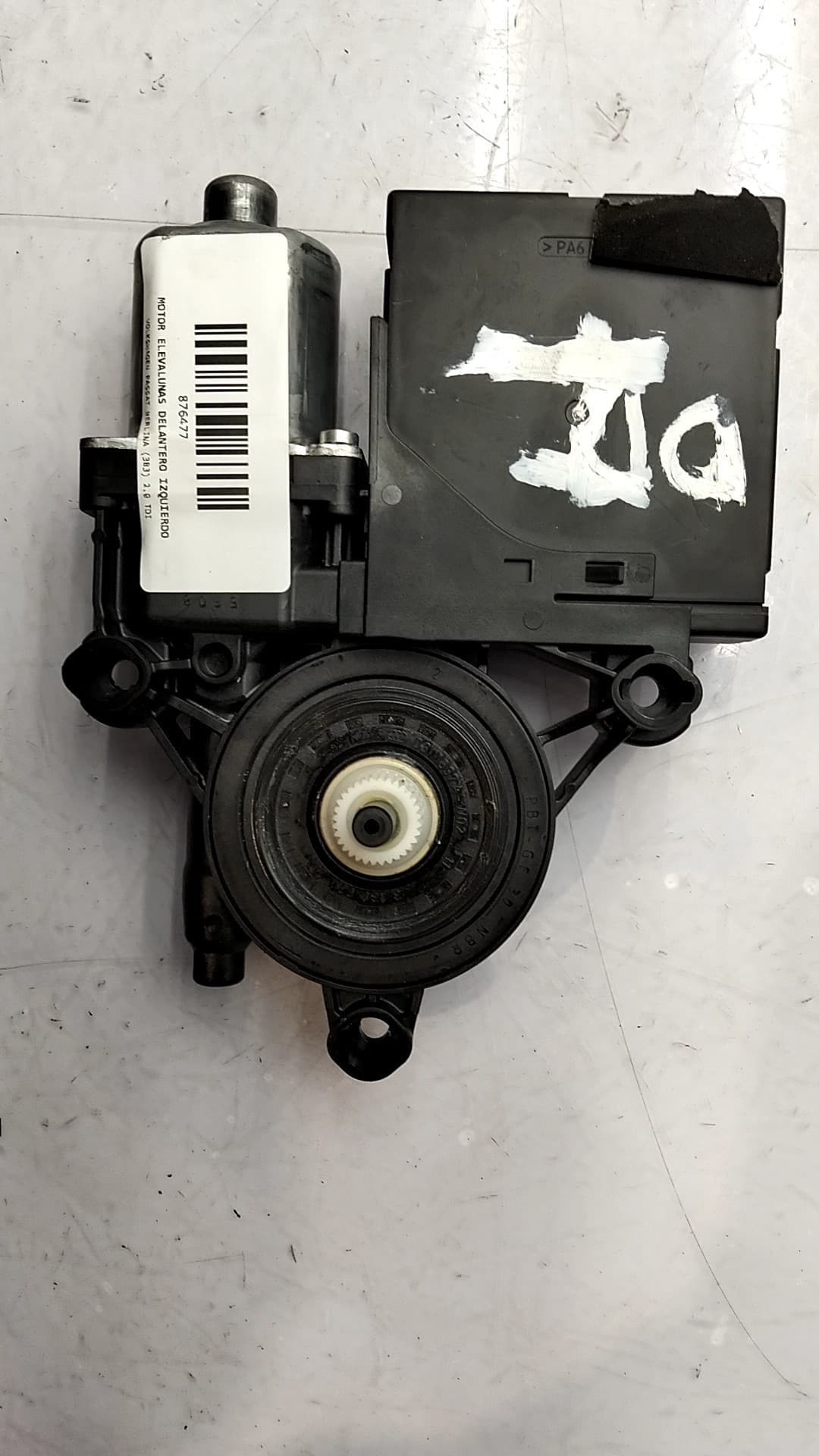 Motor elevalunas delantero izquierdo VOLKSWAGEN PASSAT BERLINA (3B3)