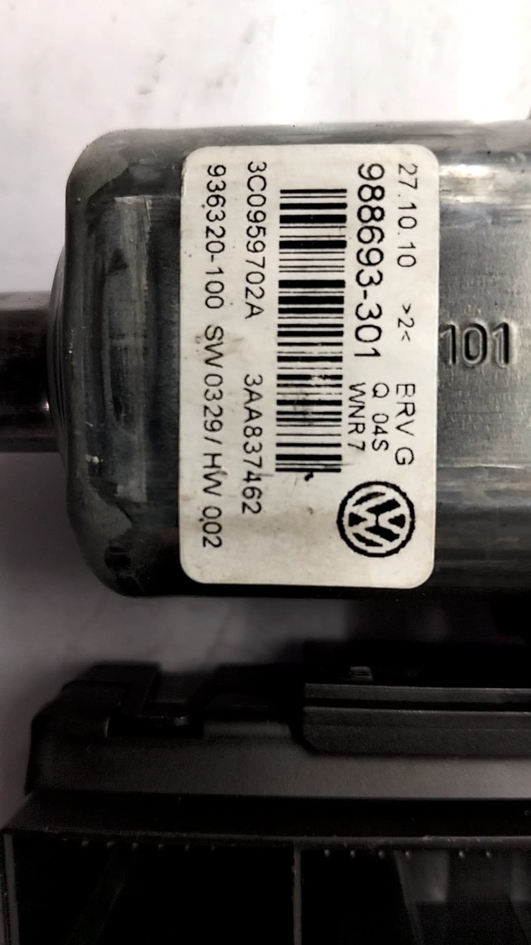 Motor elevalunas delantero izquierdo VOLKSWAGEN PASSAT BERLINA (3B3) 3