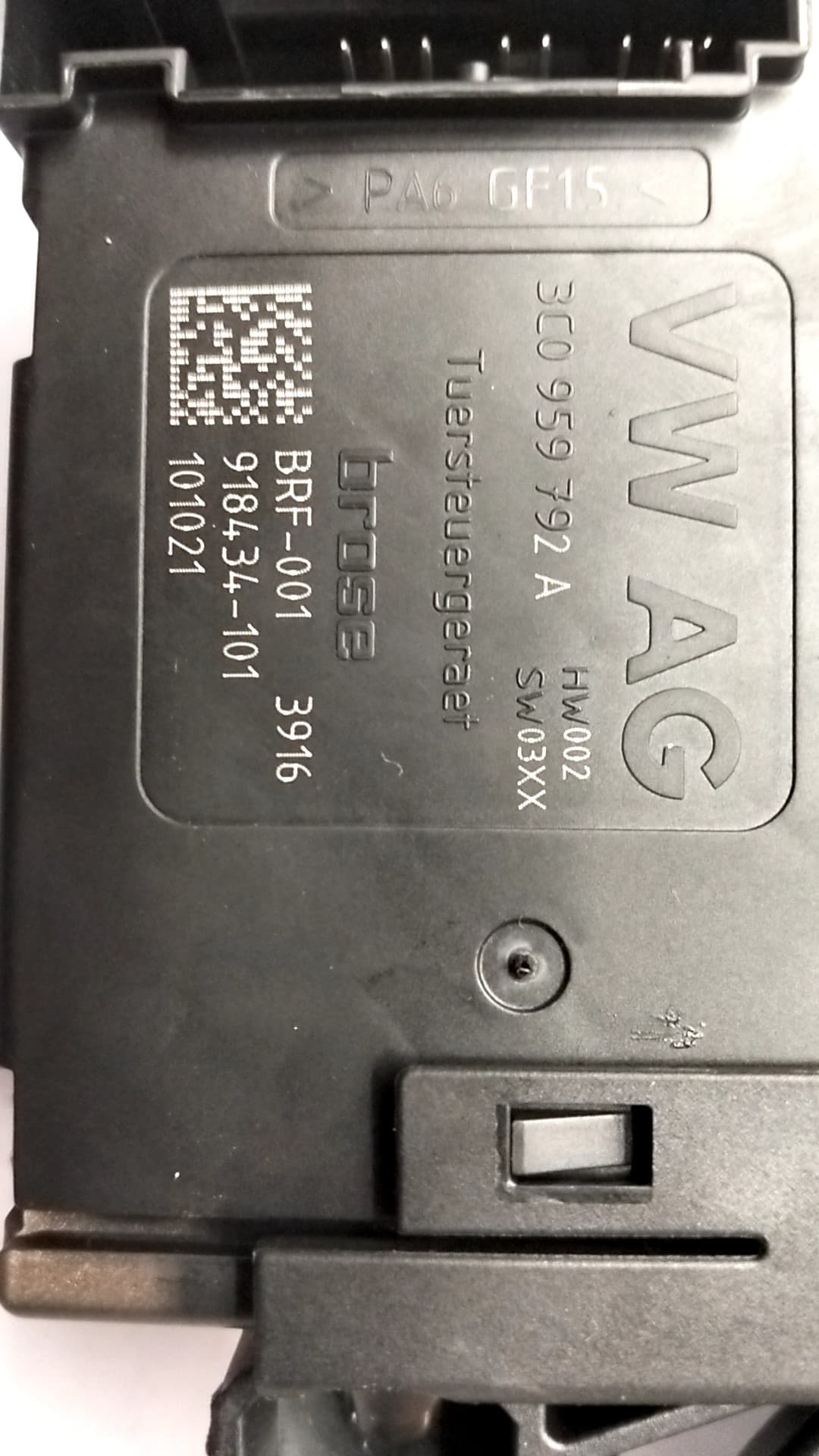 Motor elevalunas delantero izquierdo VOLKSWAGEN PASSAT BERLINA (3B3) 2