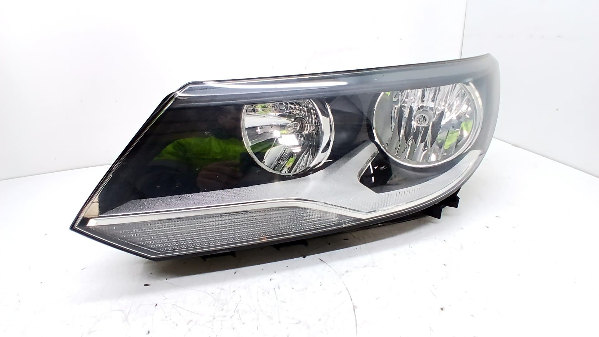 Faro izquierdo VOLKSWAGEN TIGUAN (AX1)