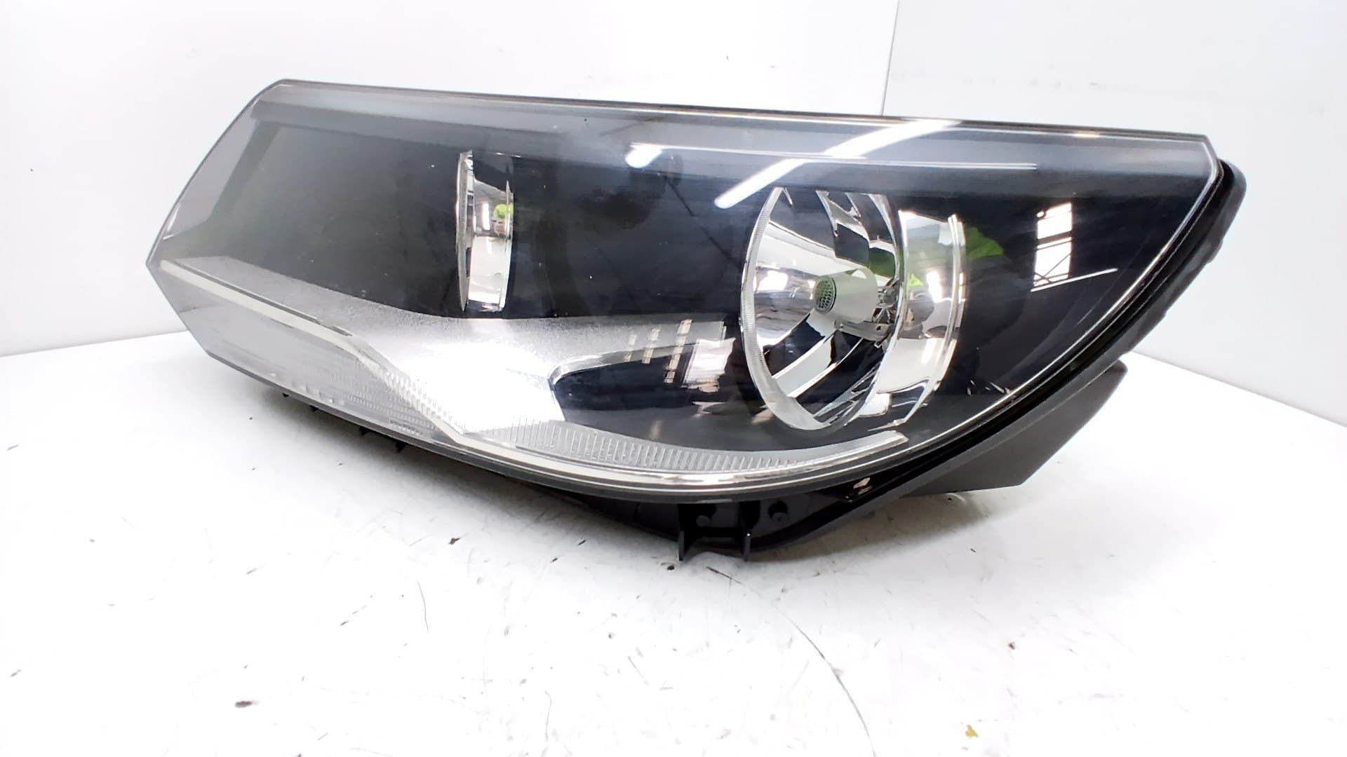 Faro izquierdo VOLKSWAGEN TIGUAN (AX1) 4