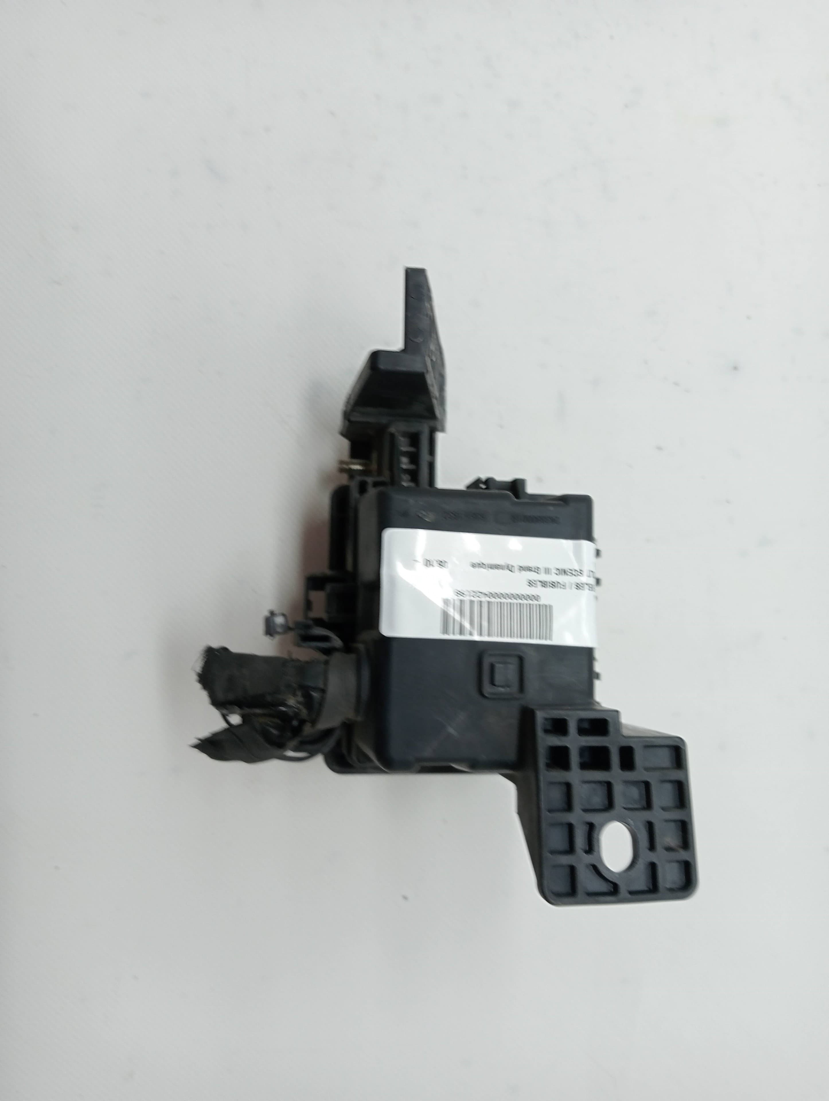 Caja reles / fusibles RENAULT SCENIC III