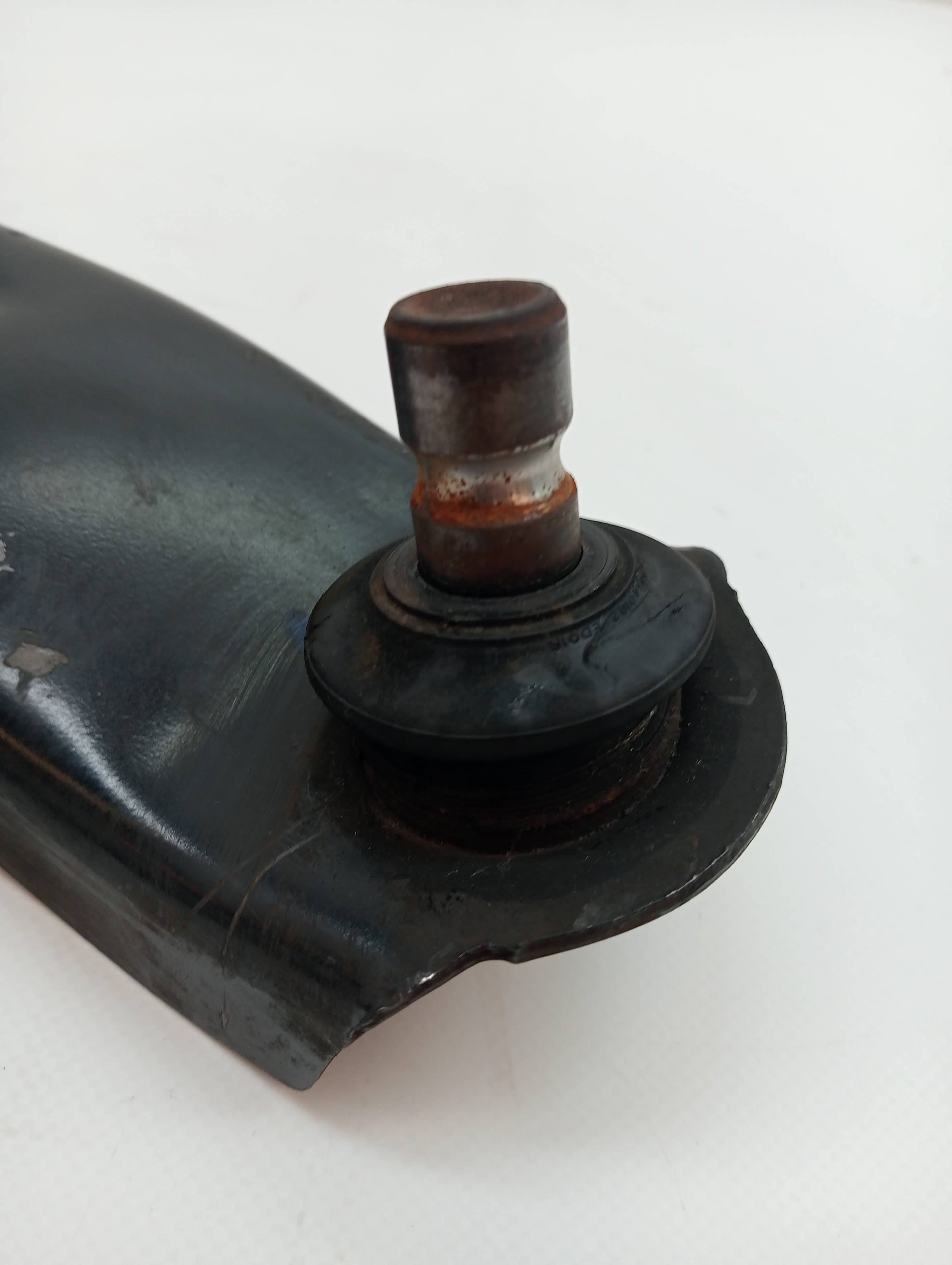 Brazo suspension inferior delantero derecho NISSAN PULSAR (C13) 2