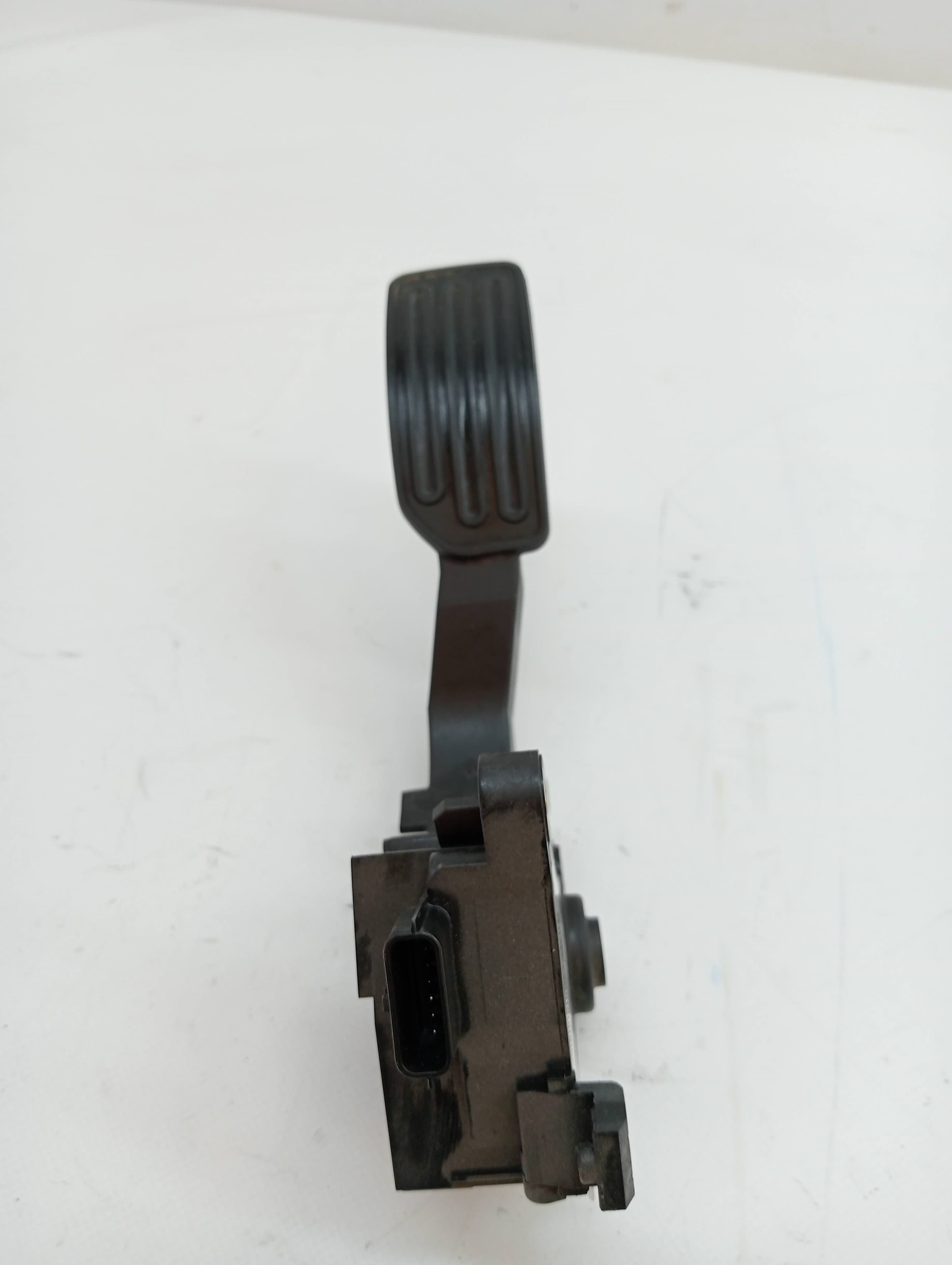 Pedal acelerador NISSAN PULSAR (C13)