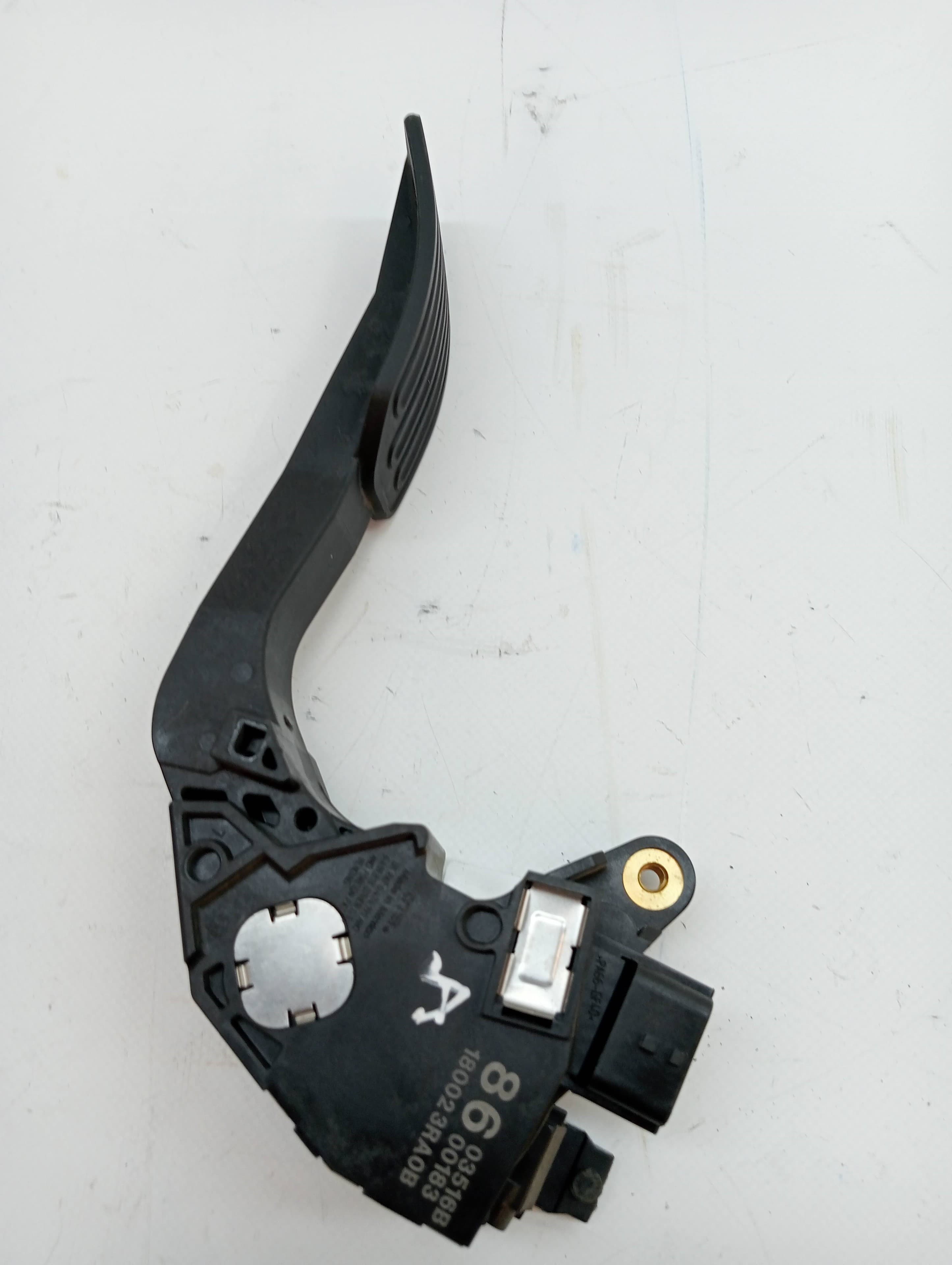 Pedal acelerador NISSAN PULSAR (C13) 3