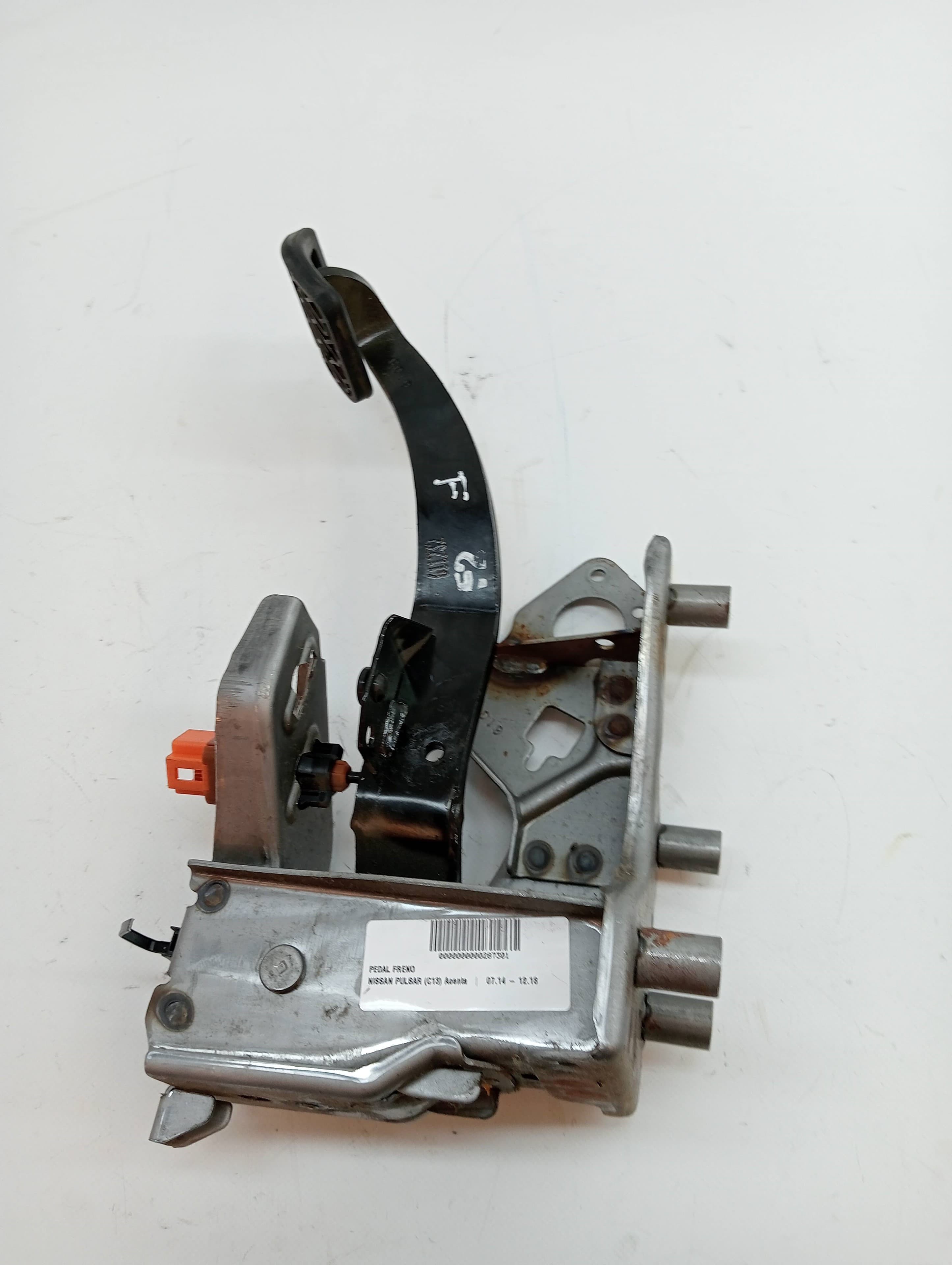 Pedal freno NISSAN PULSAR (C13)
