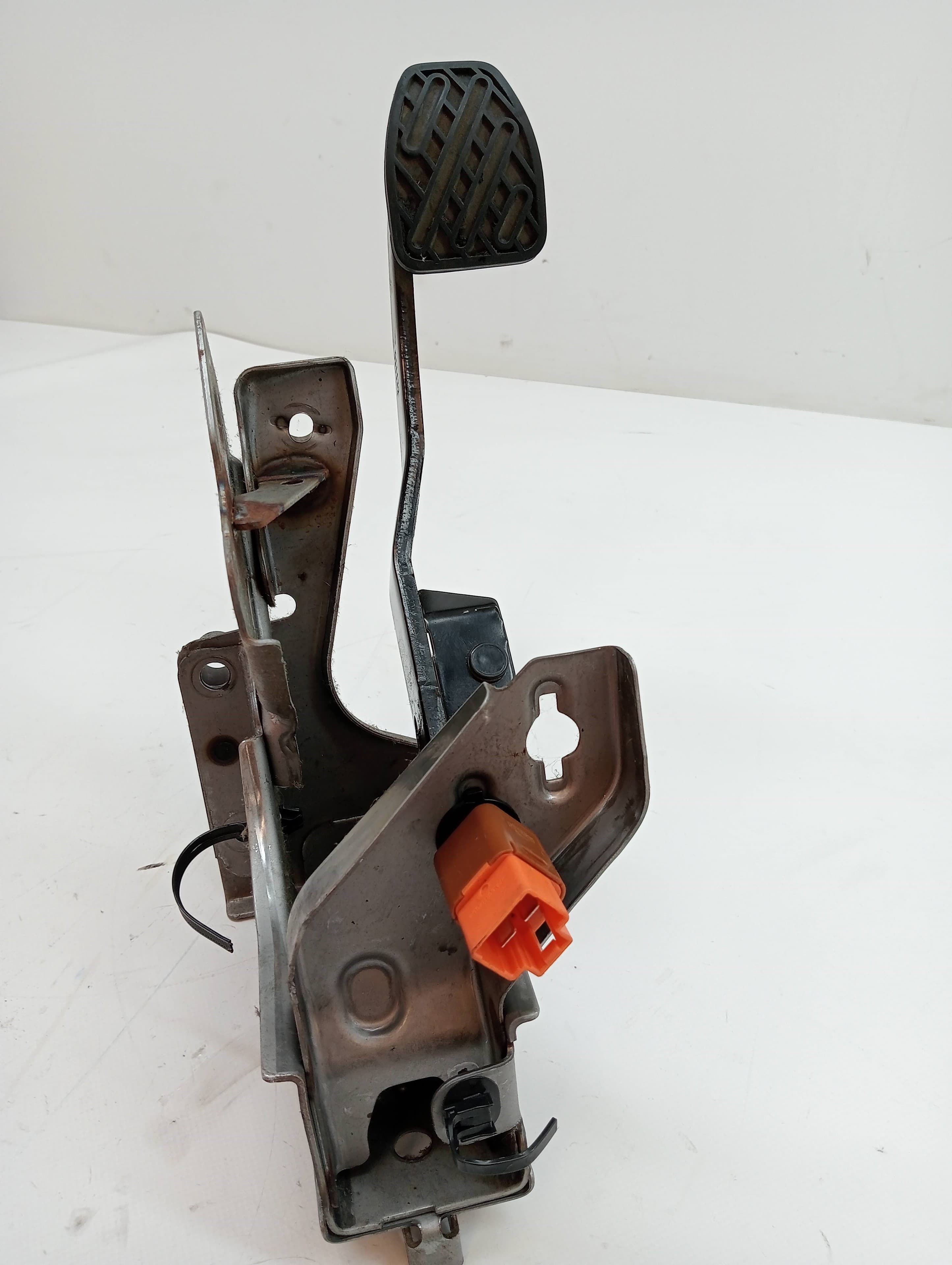 Pedal freno NISSAN PULSAR (C13) 2