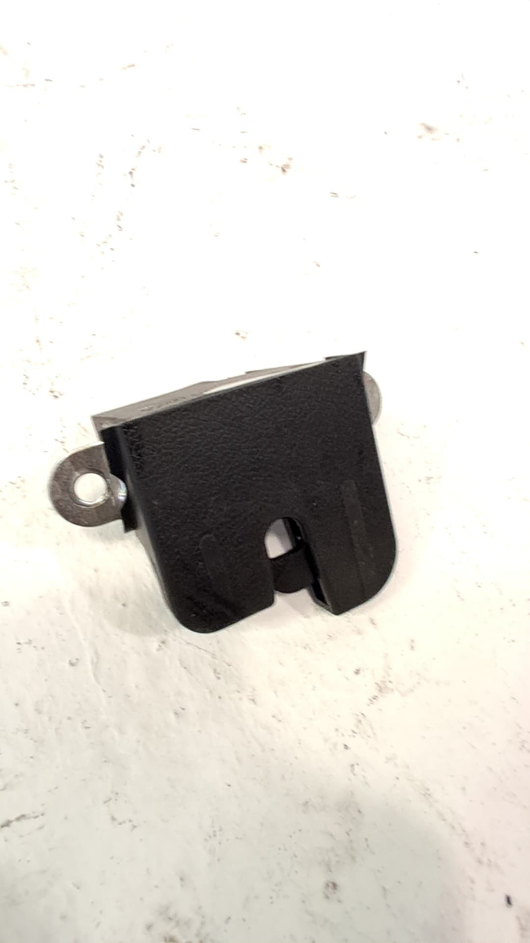 Cerradura maletero / porton VOLKSWAGEN GOLF V BERLINA (1K1) 2
