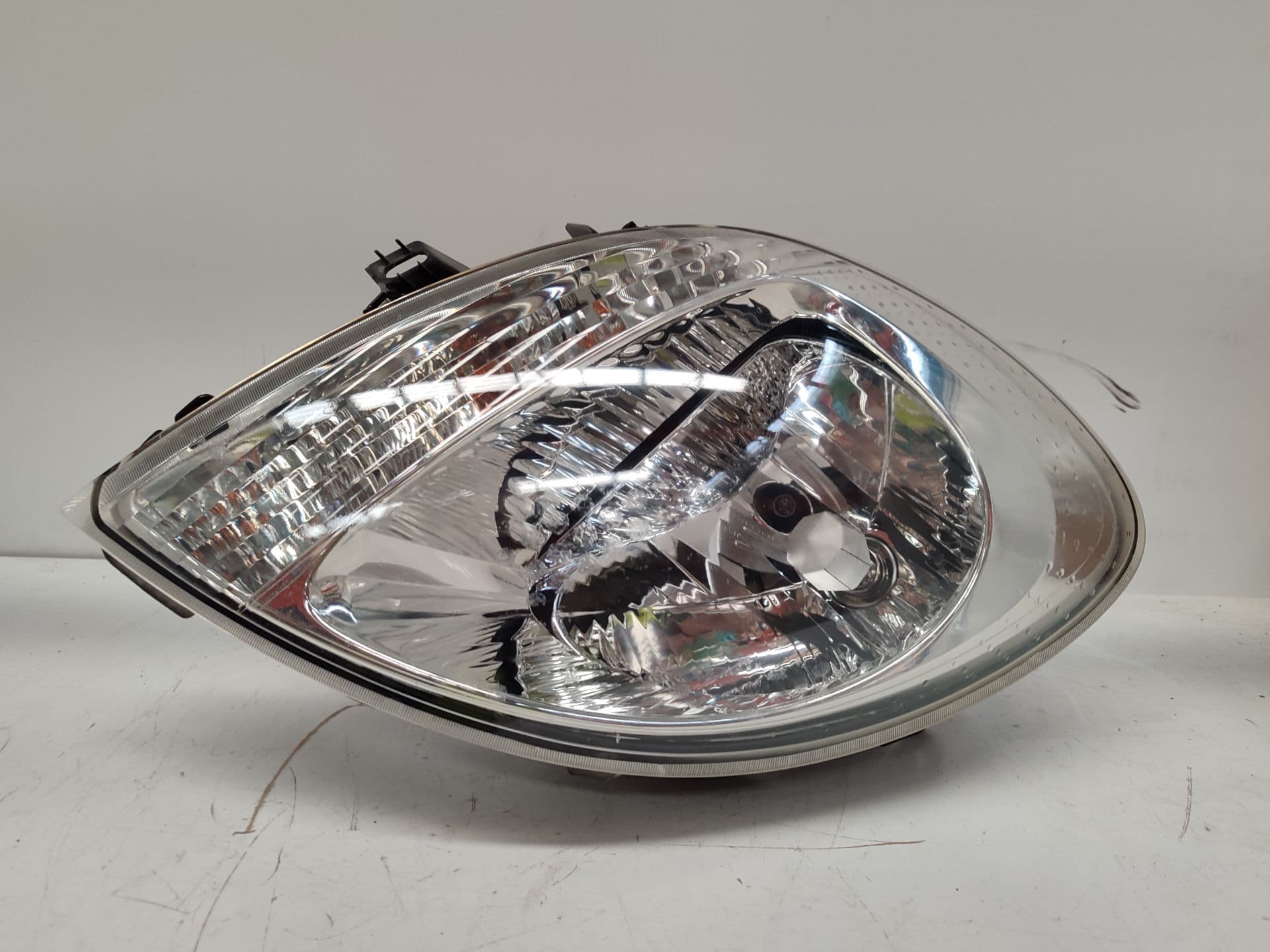Faro derecho NISSAN KUBISTAR (X76)