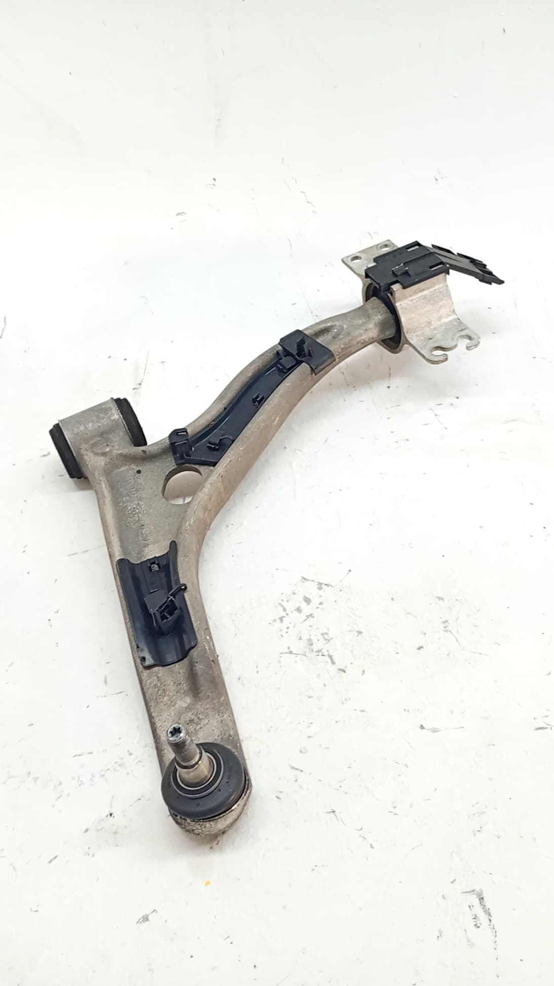 Brazo suspension inferior delantero izquierdo MERCEDES-BENZ CLASE B SPORTS TOURER (W246, W242) 2
