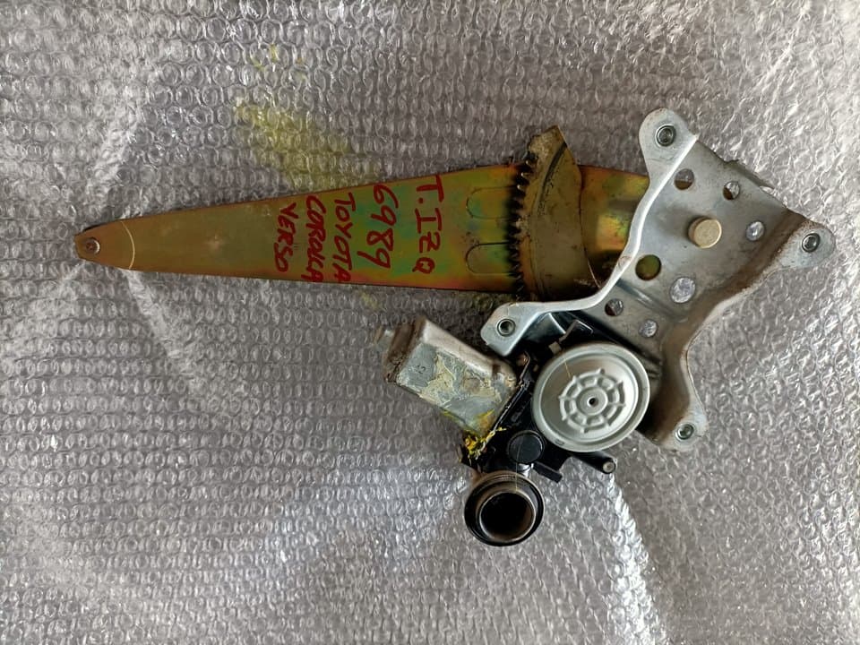 Elevalunas trasero izquierdo TOYOTA COROLLA VERSO (E12)