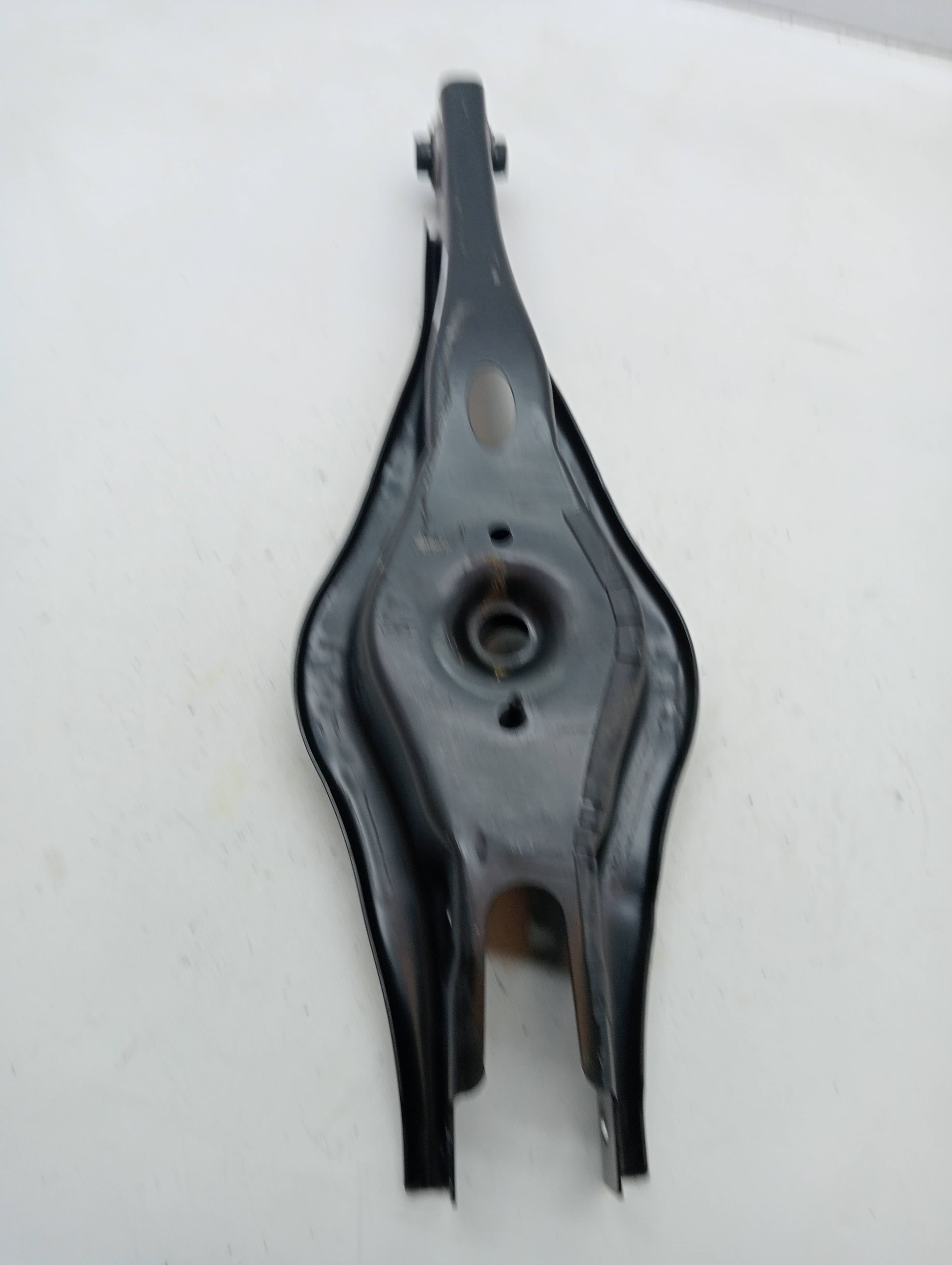 Brazo suspension inferior trasero izquierdo HYUNDAI I30 CW (PD) 3