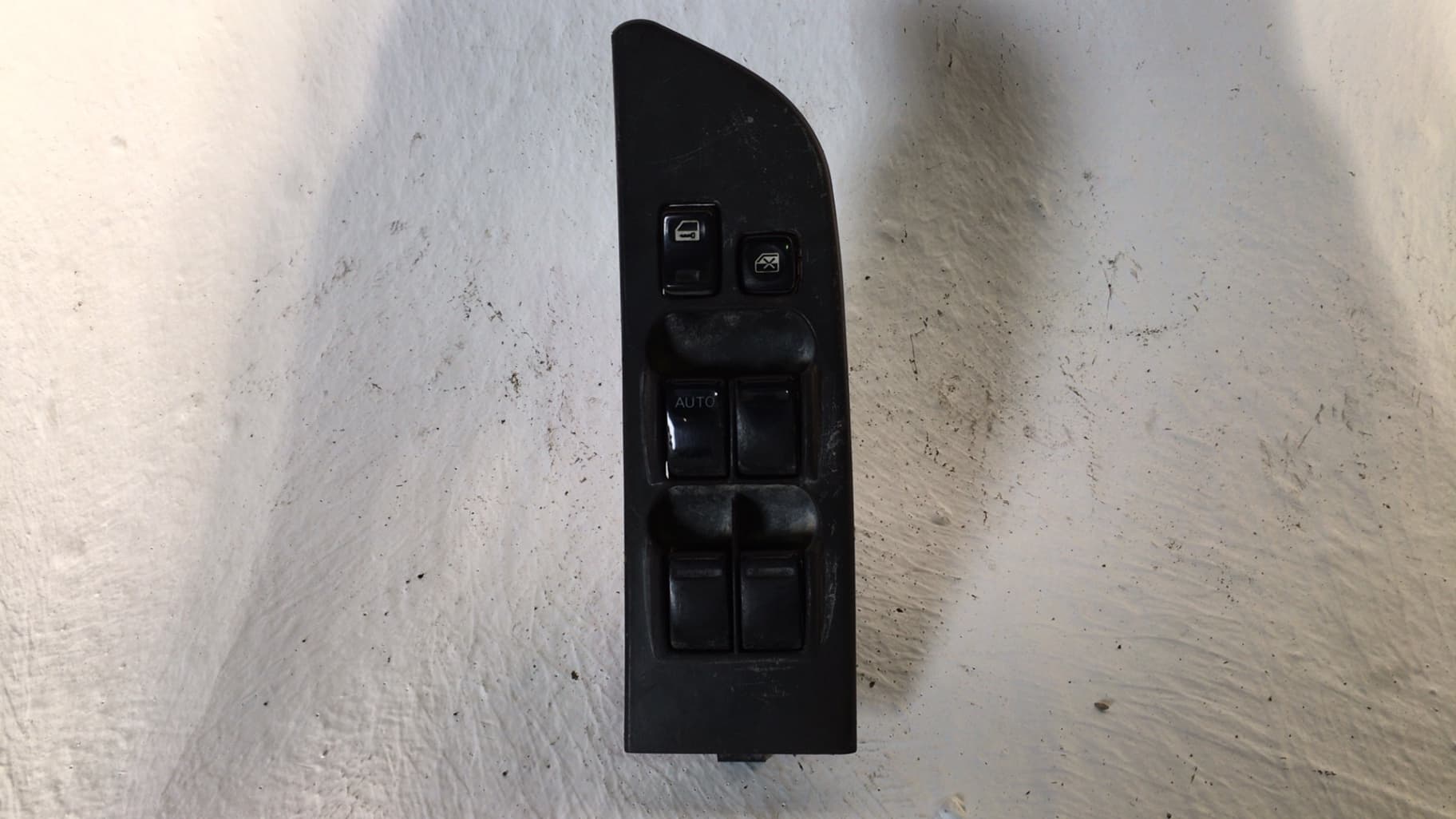 Mando elevalunas delantero izquierdo NISSAN TERRANO (WD21)
