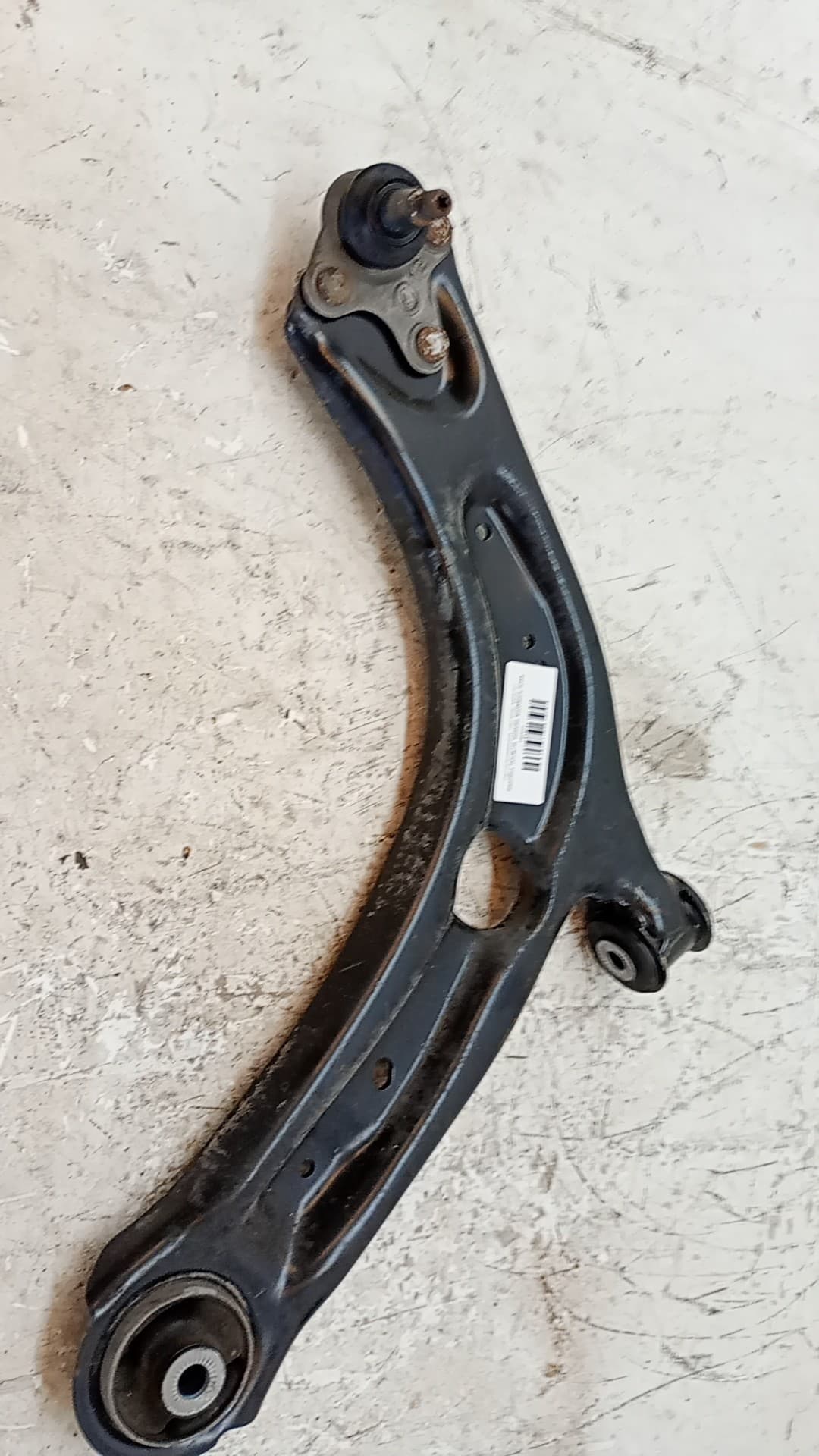 Brazo suspension inferior delantero izquierdo VOLKSWAGEN TIGUAN (AX1)
