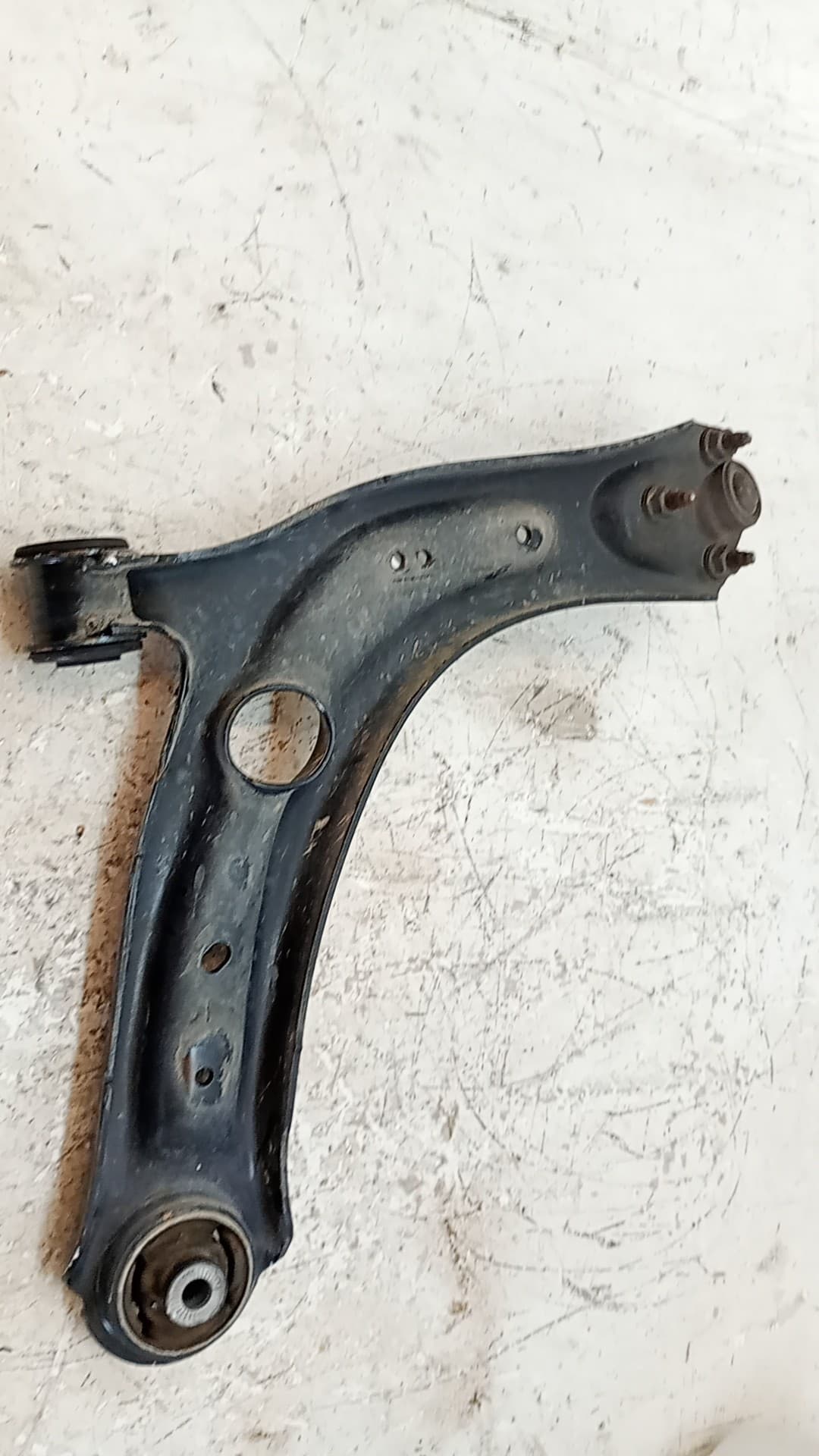 Brazo suspension inferior delantero izquierdo VOLKSWAGEN TIGUAN (AX1) 2