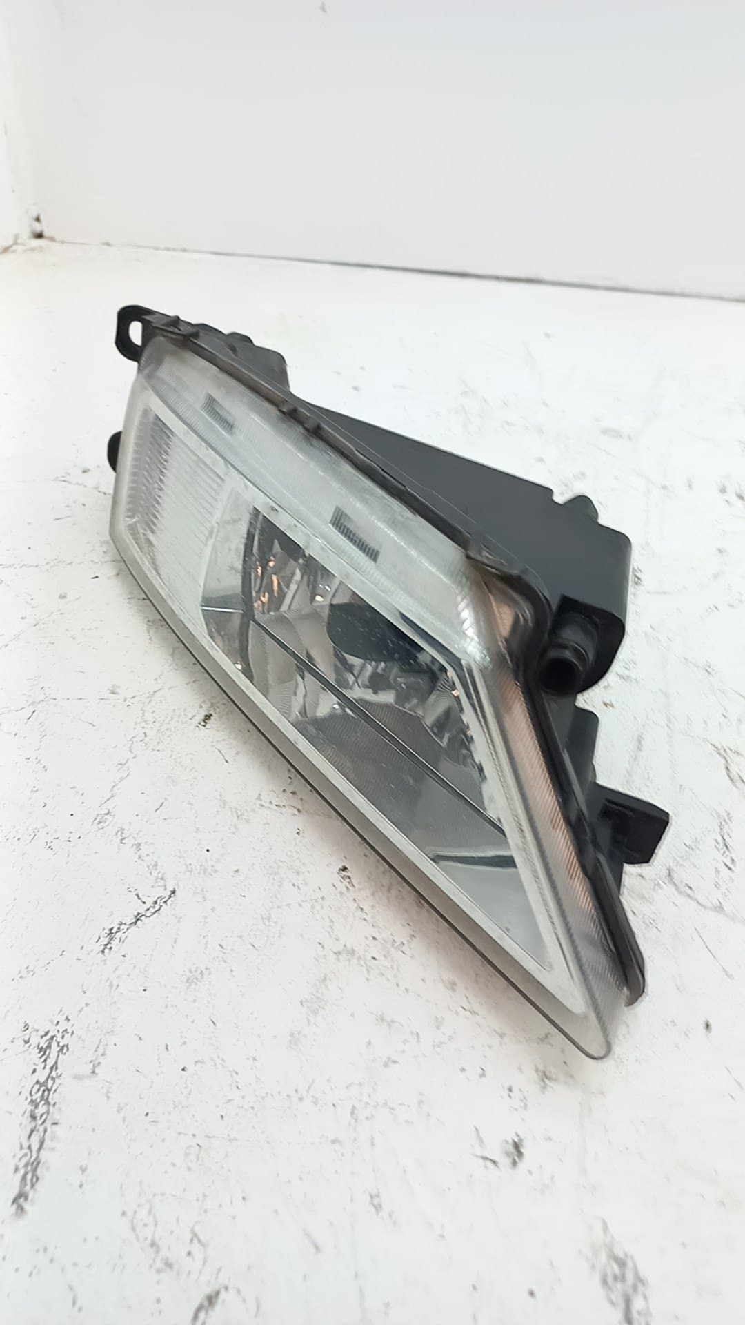 Faro antiniebla izquierdo VOLKSWAGEN TIGUAN (AX1)