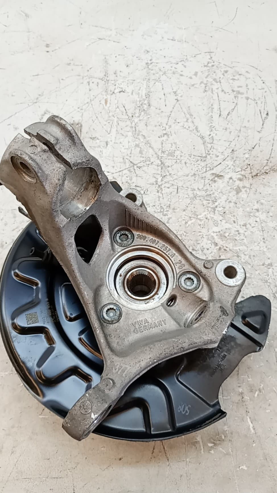 Mangueta delantera izquierda VOLKSWAGEN TIGUAN (AX1)