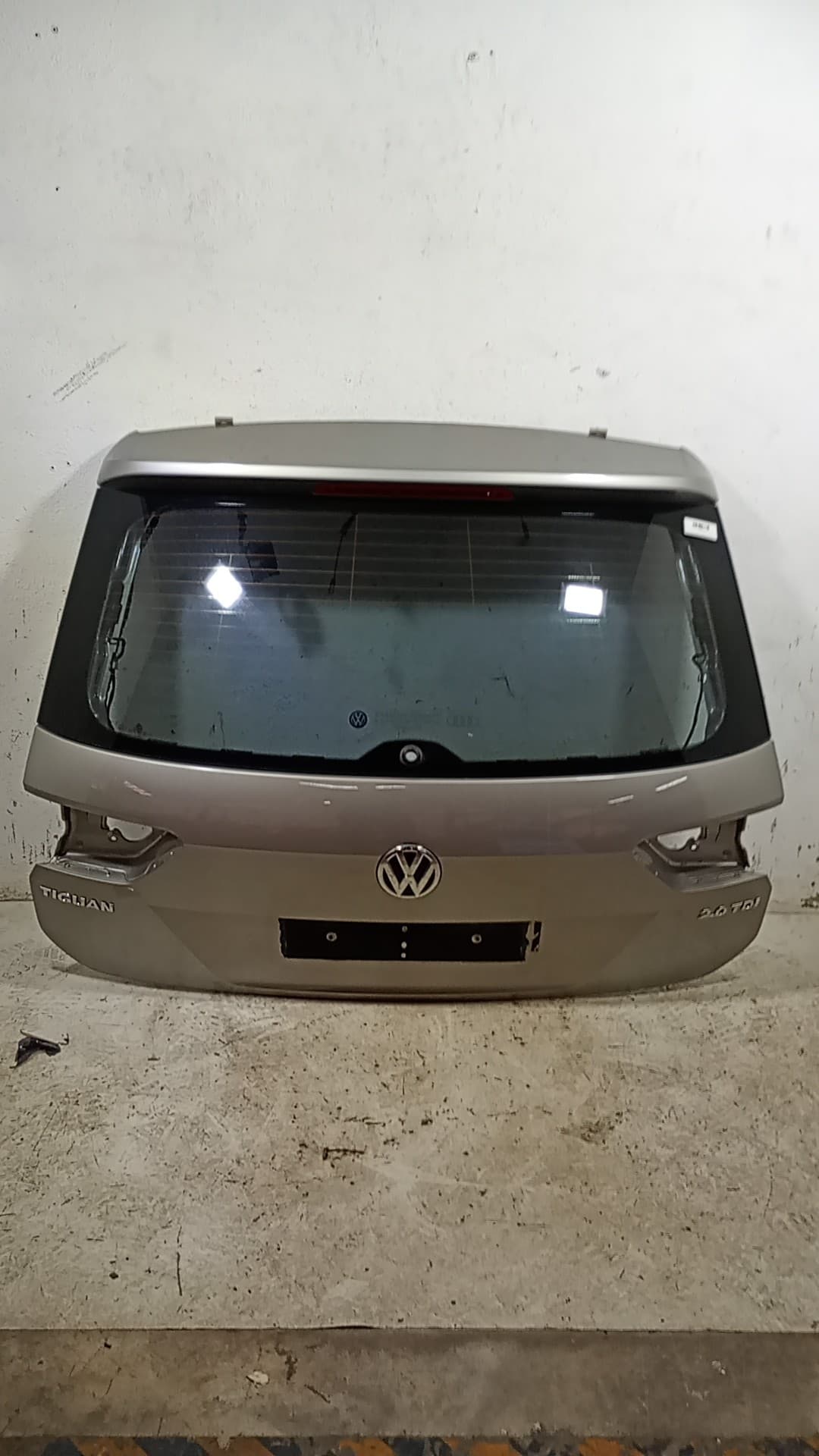 Porton trasero VOLKSWAGEN TIGUAN (AX1)