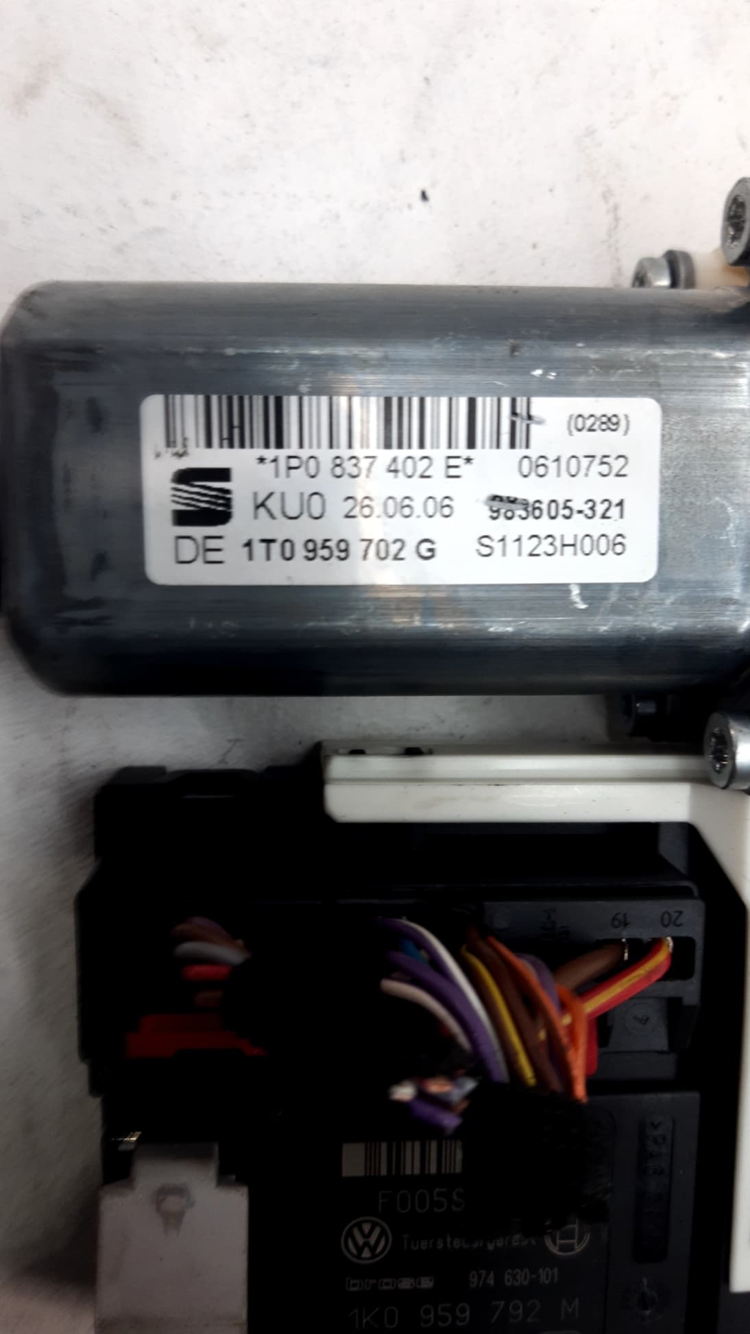 Motor elevalunas delantero derecho SEAT LEON (1P1) 2