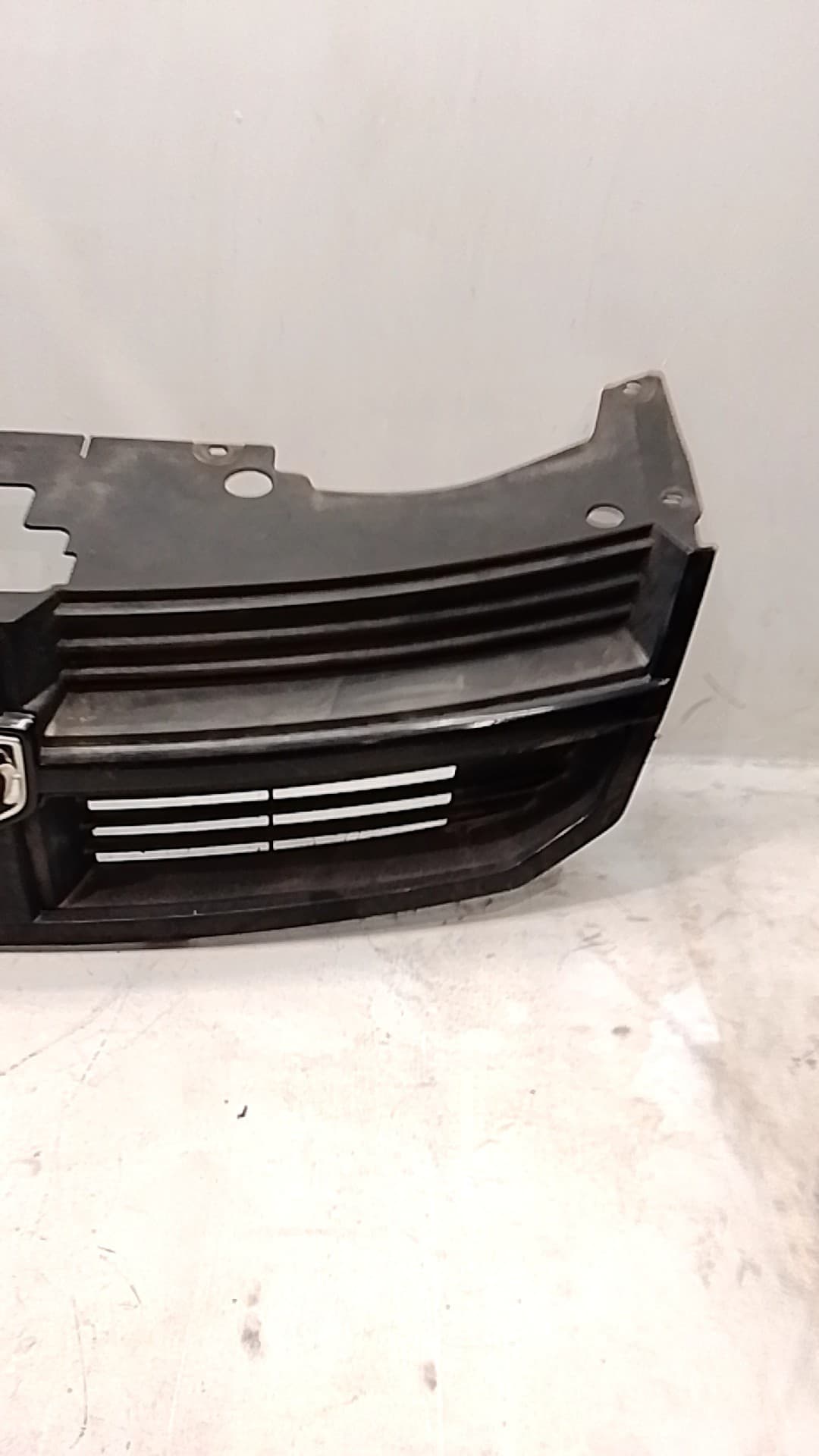 Rejilla delantera DODGE AVENGER 4