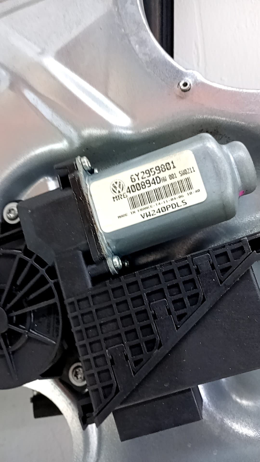 Elevalunas delantero derecho VOLKSWAGEN POLO (9N1) 4